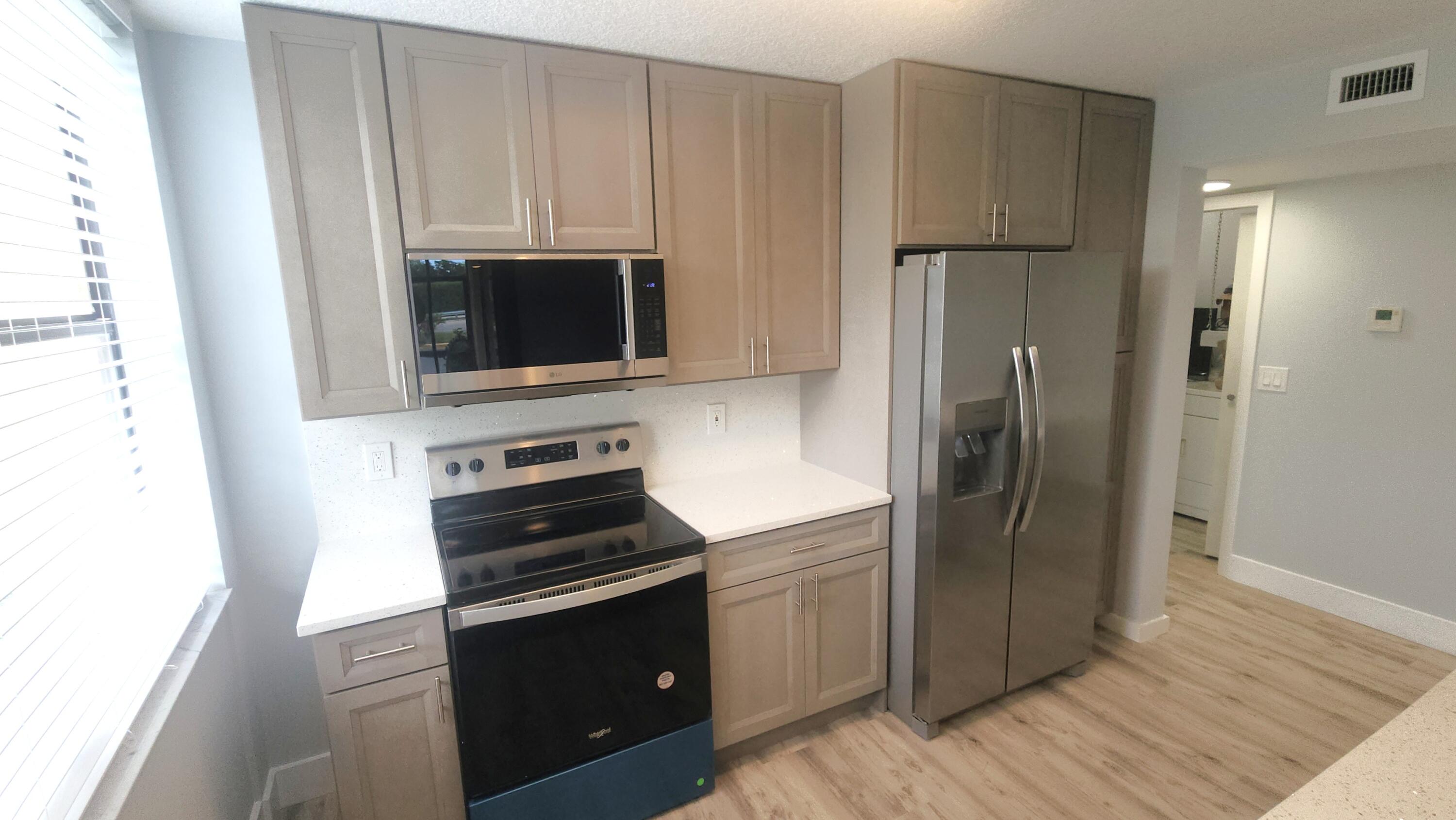 2255 Lindell Boulevard 4111 Property Photo 11