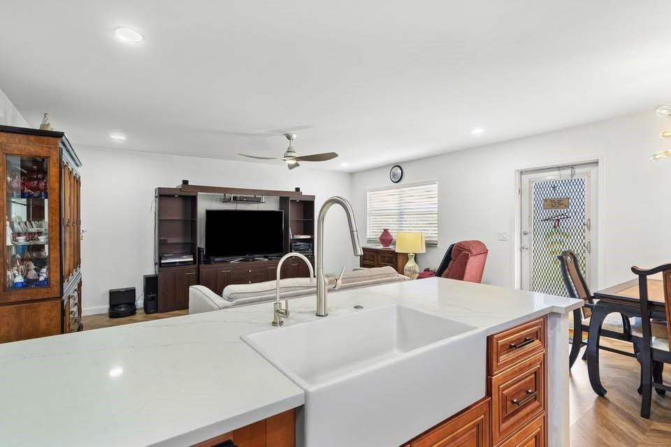 156 Seville Property Photo 3