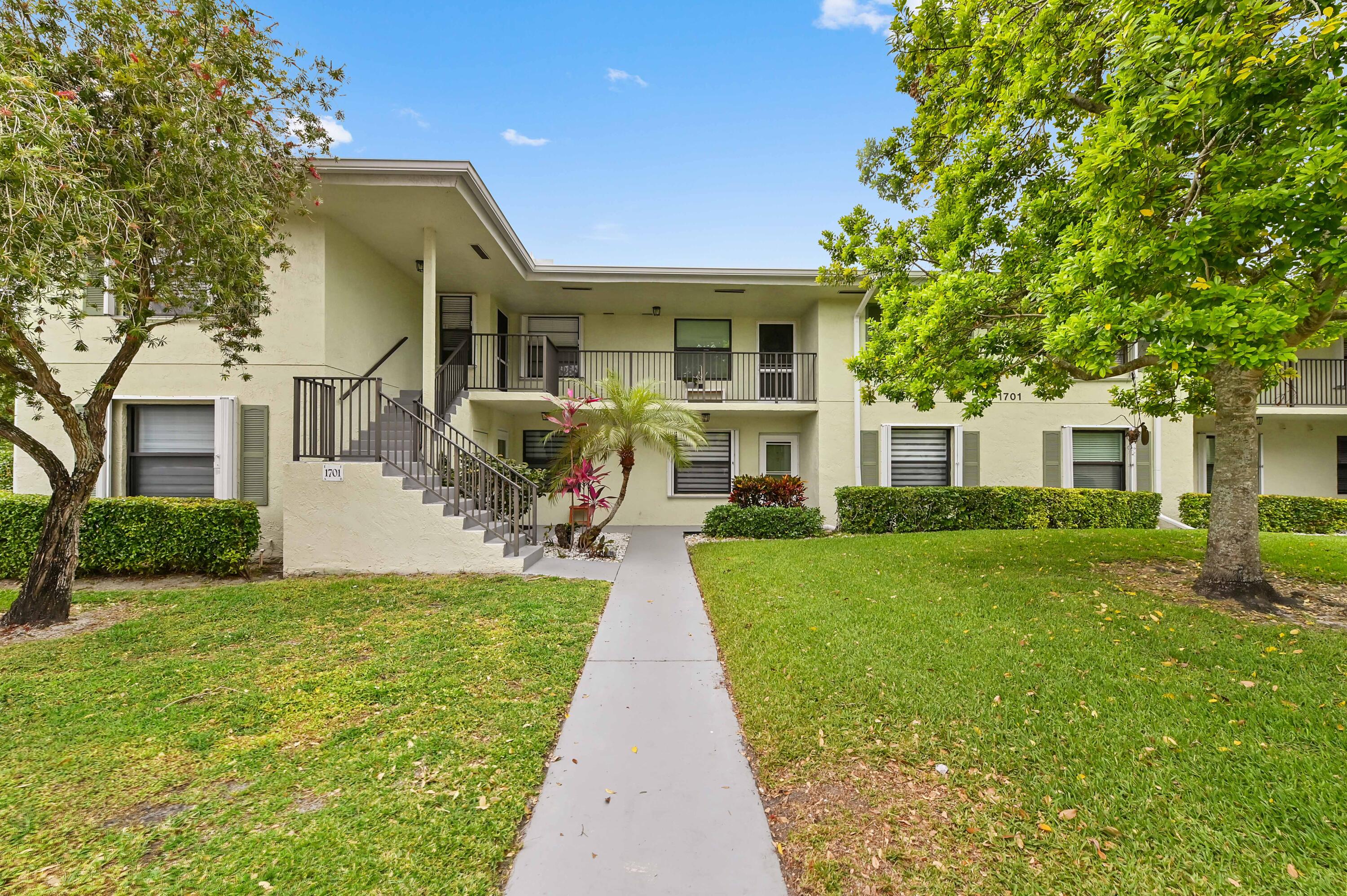 1701 Sabal Ridge Circle B Property Photo 1