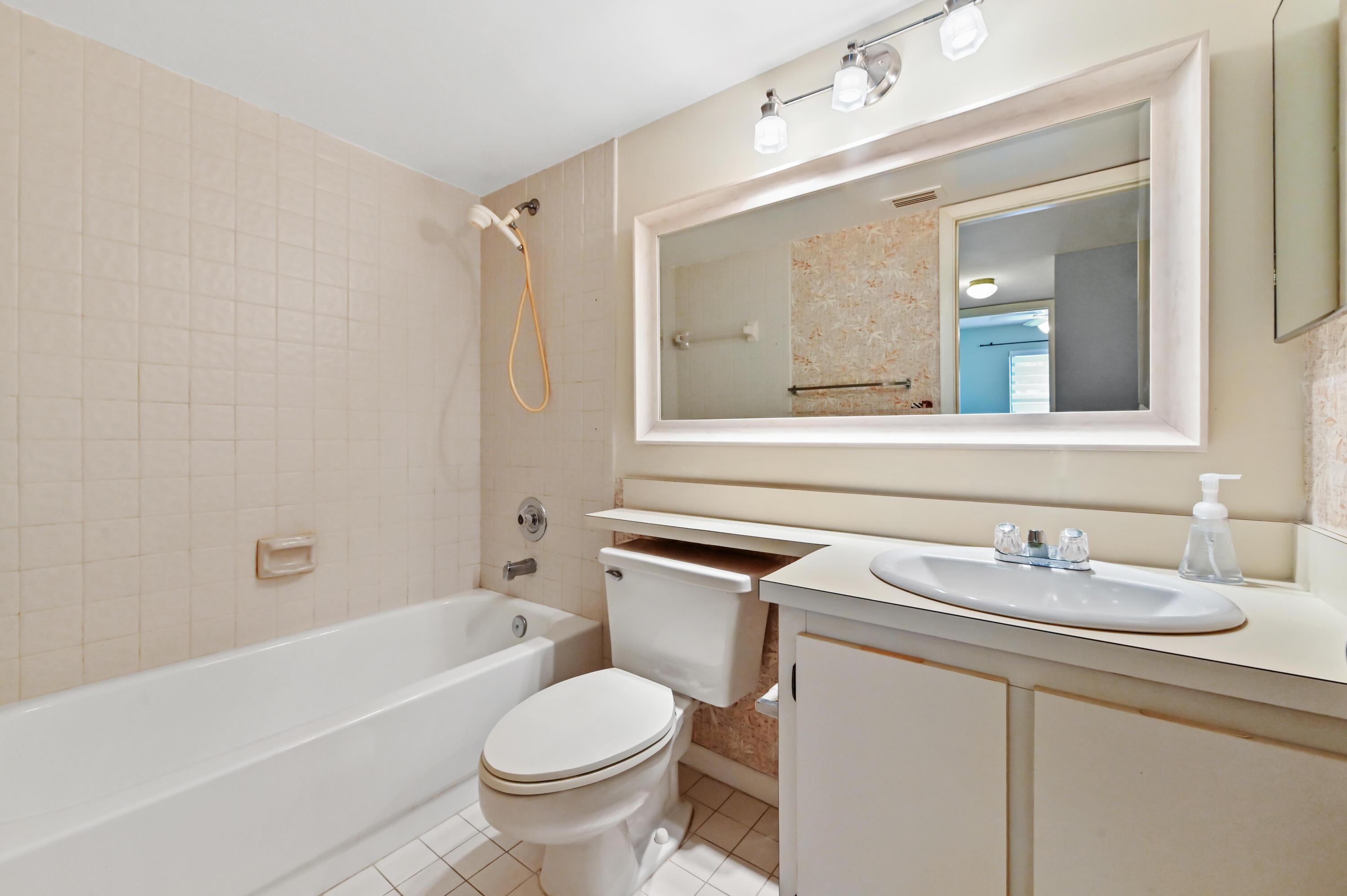 1701 Sabal Ridge Circle B Property Photo 15