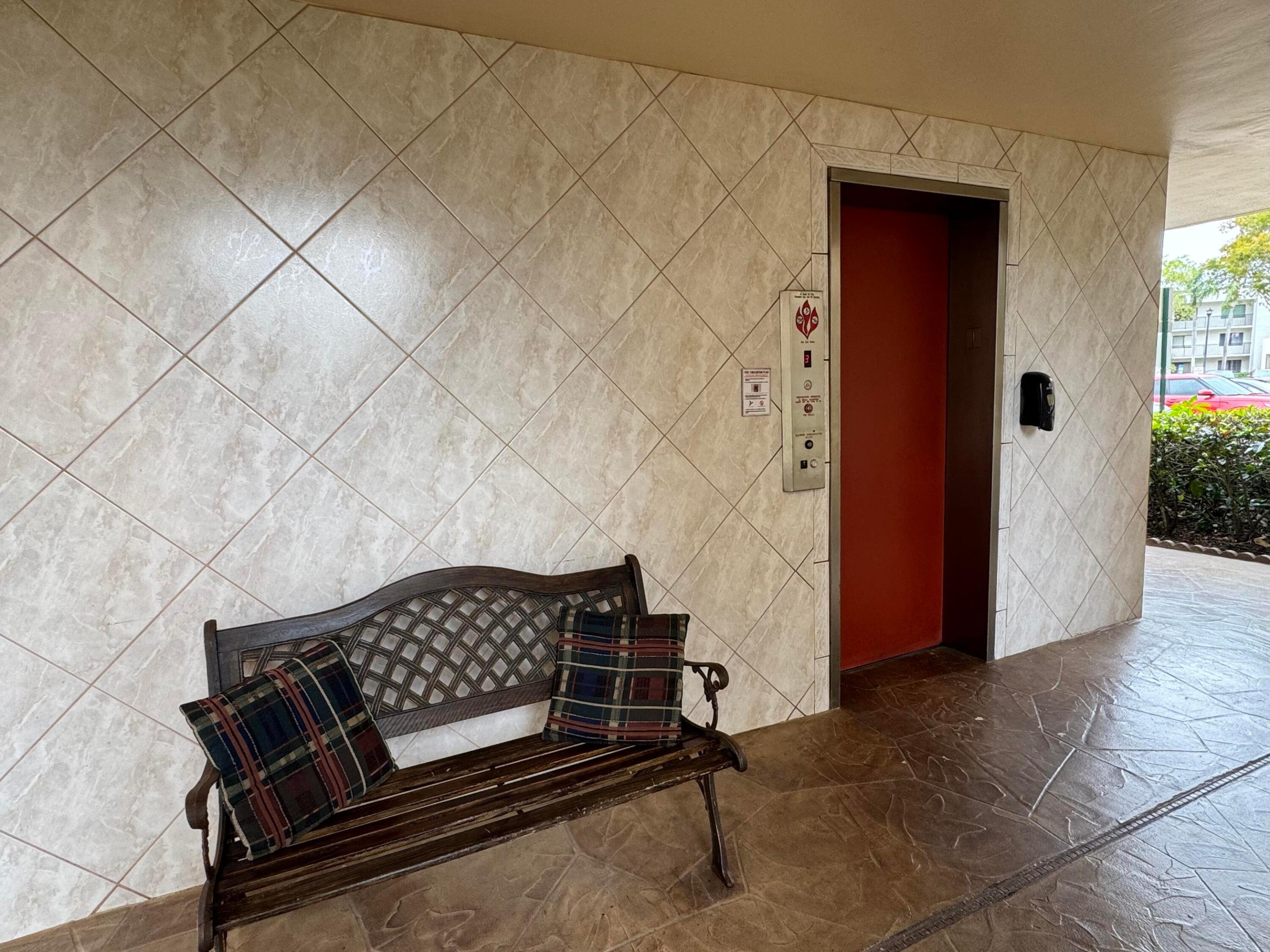 10641 W Clairmont Circle Property Photo 3