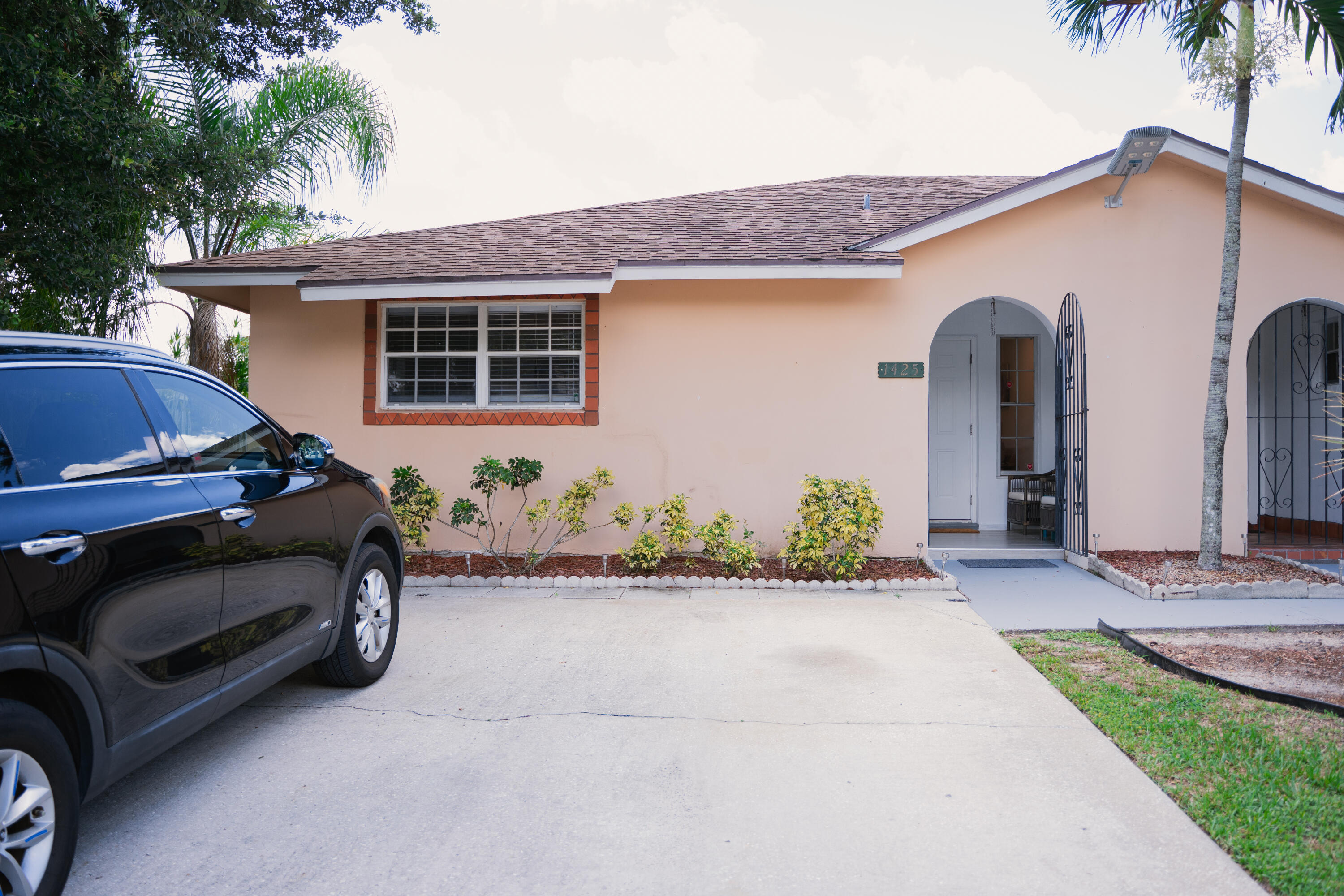 1425 Riverside Circle Property Photo 1