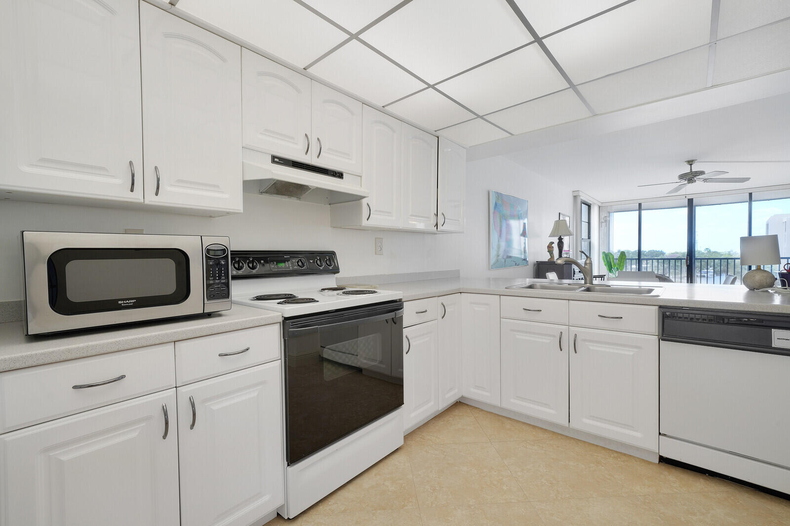 8 Royal Palm Way 401 Property Photo 10