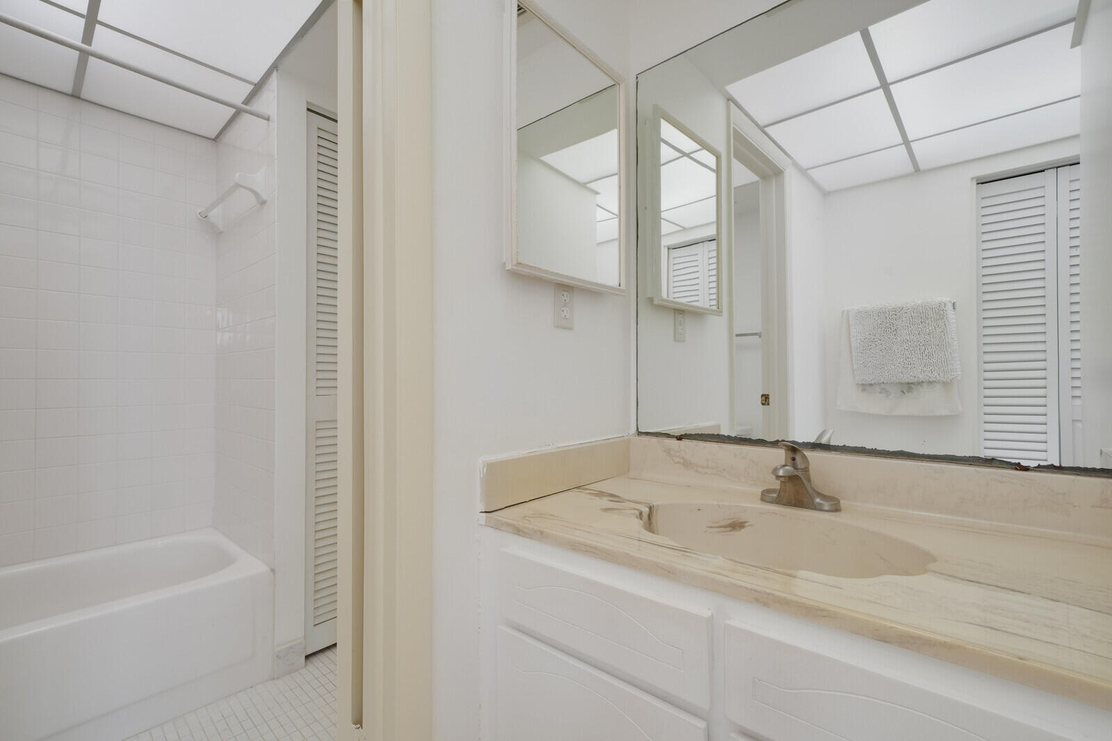 8 Royal Palm Way 401 Property Photo 13