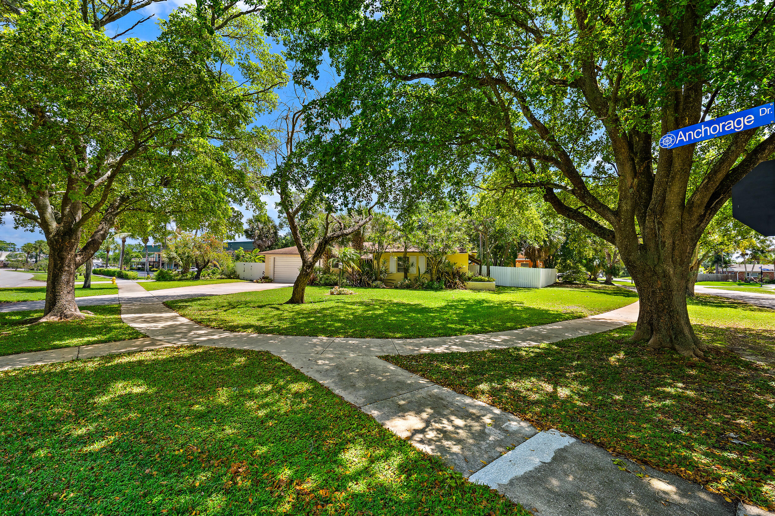 844 Anchorage Drive Property Photo 3