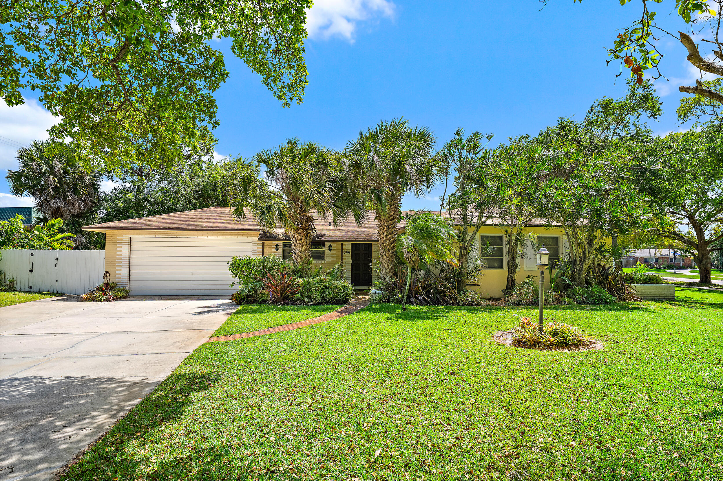 844 Anchorage Drive Property Photo 4