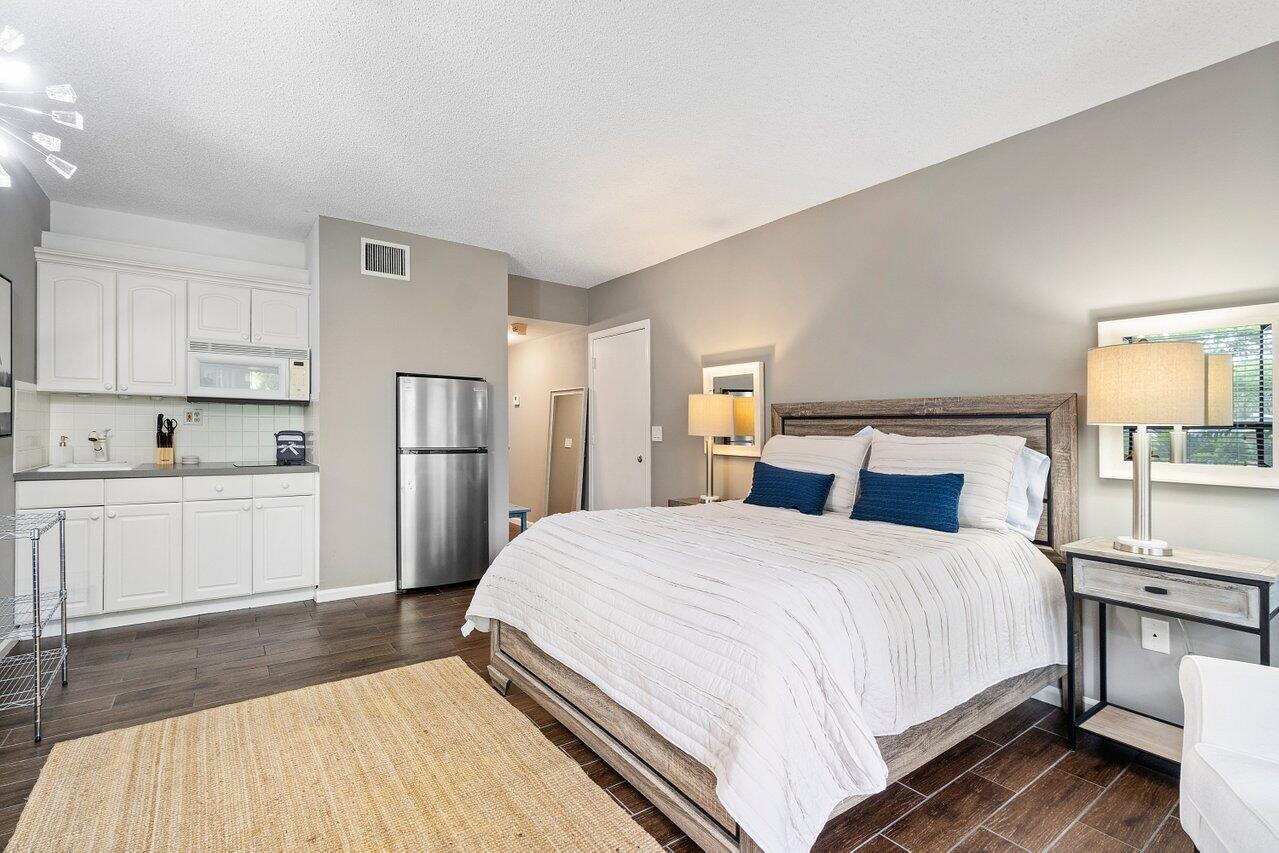 11863 Wimbledon Circle 407 Property Photo 1