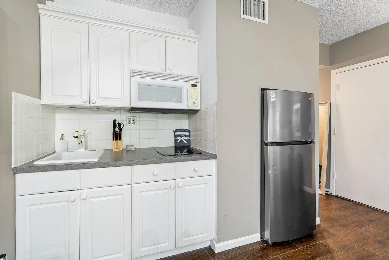 11863 Wimbledon Circle 407 Property Photo 3