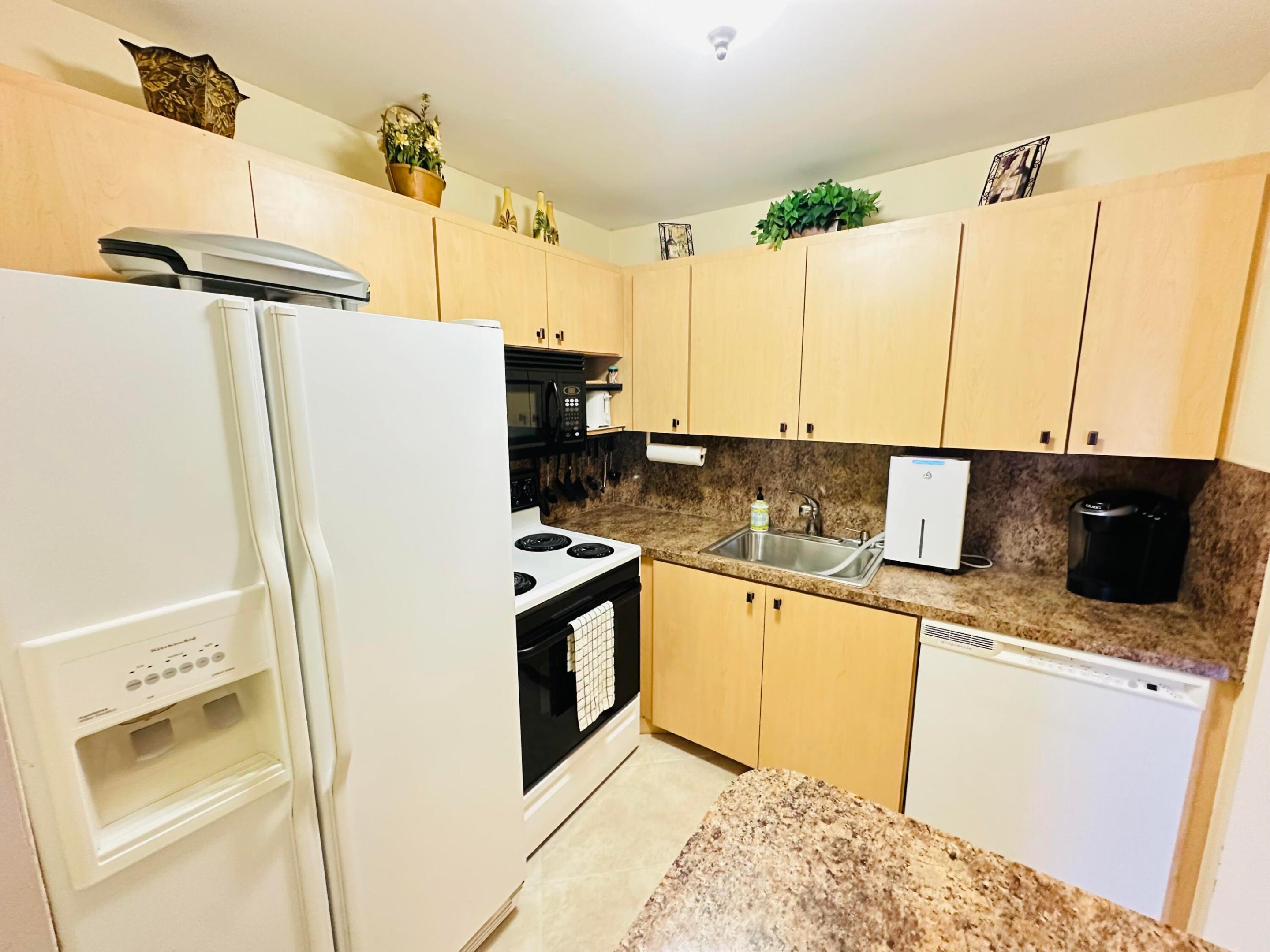 2132 Cambridge F Property Photo 10