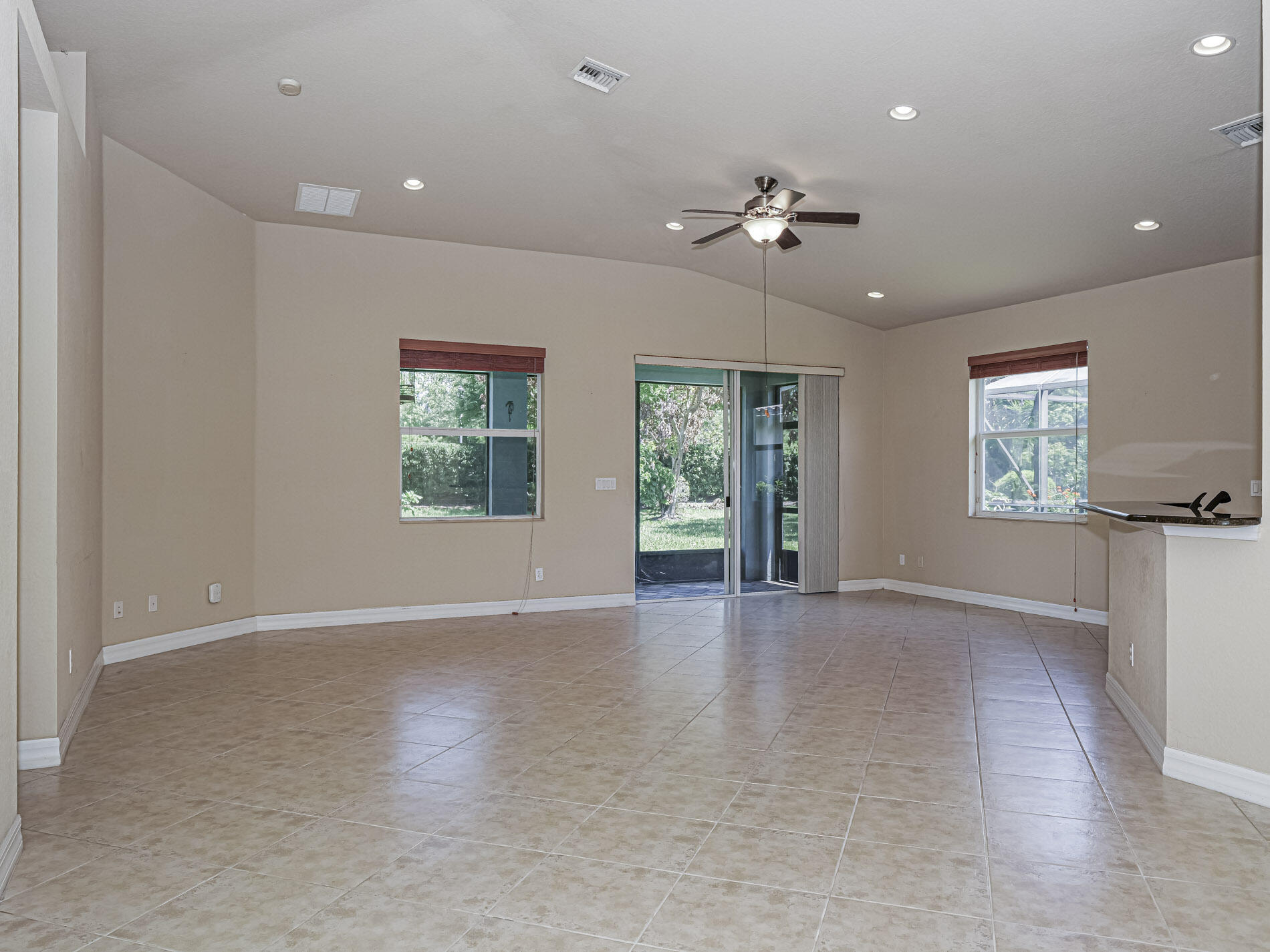 5561 57th Way Property Photo 5