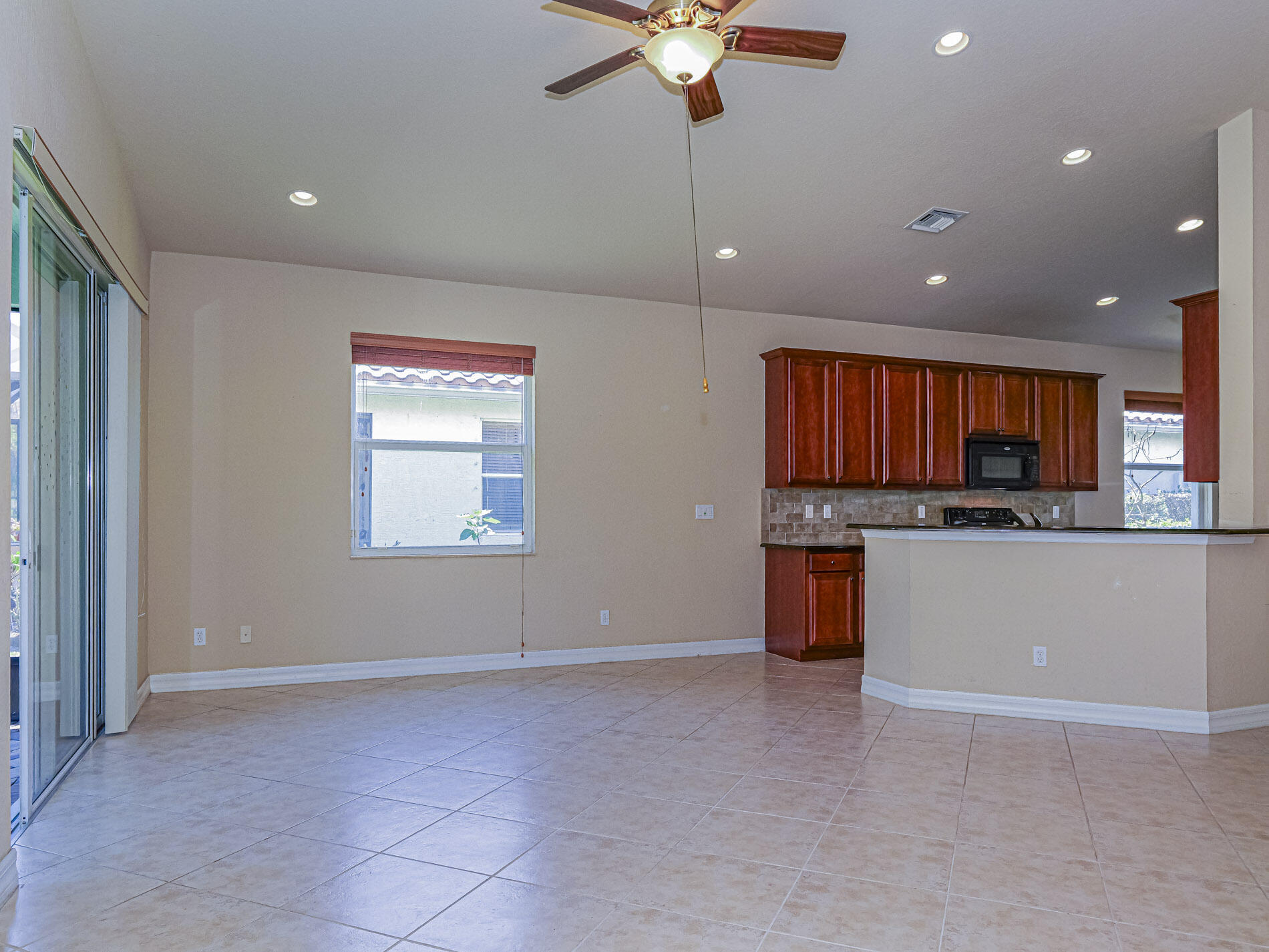 5561 57th Way Property Photo 7