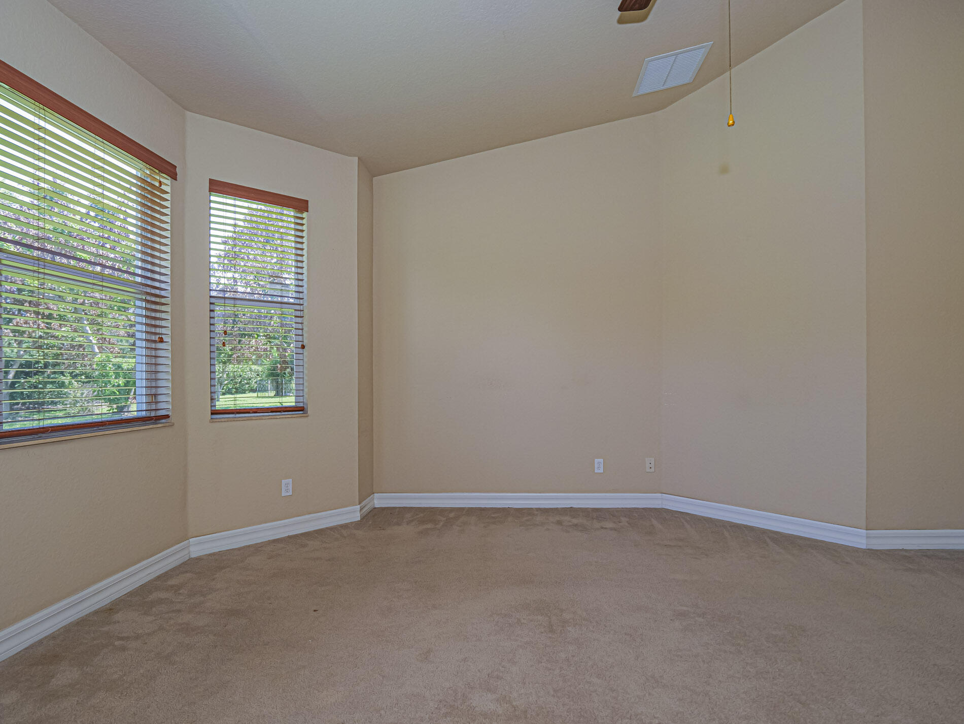 5561 57th Way Property Photo 13