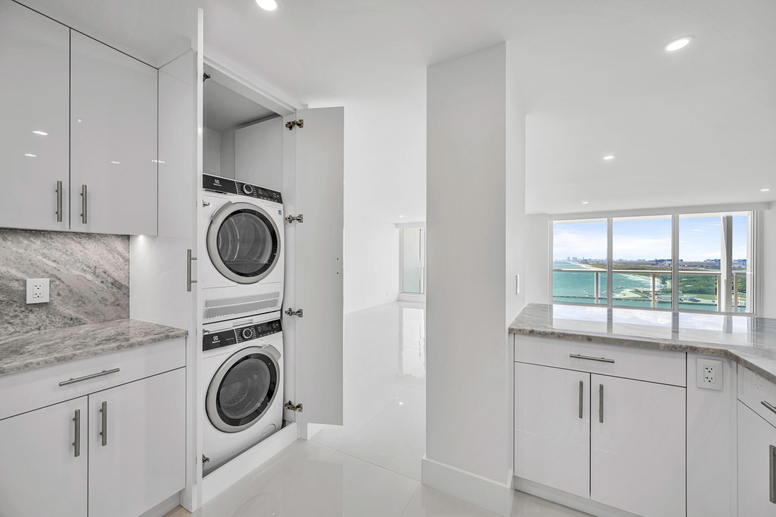 2100 S Ocean Lane 1608 Property Photo 21