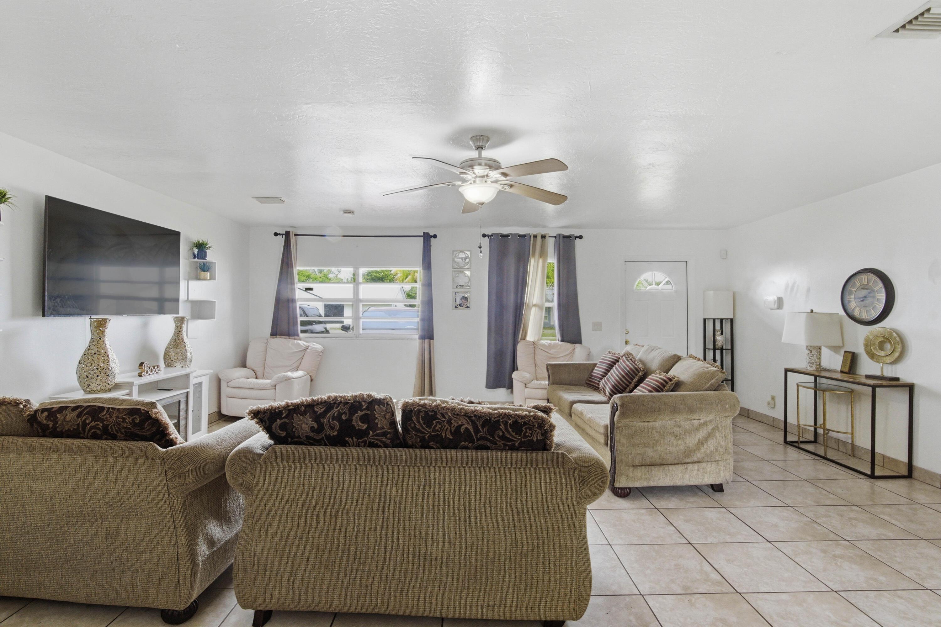8230 SW 4th Place Property Photo 1