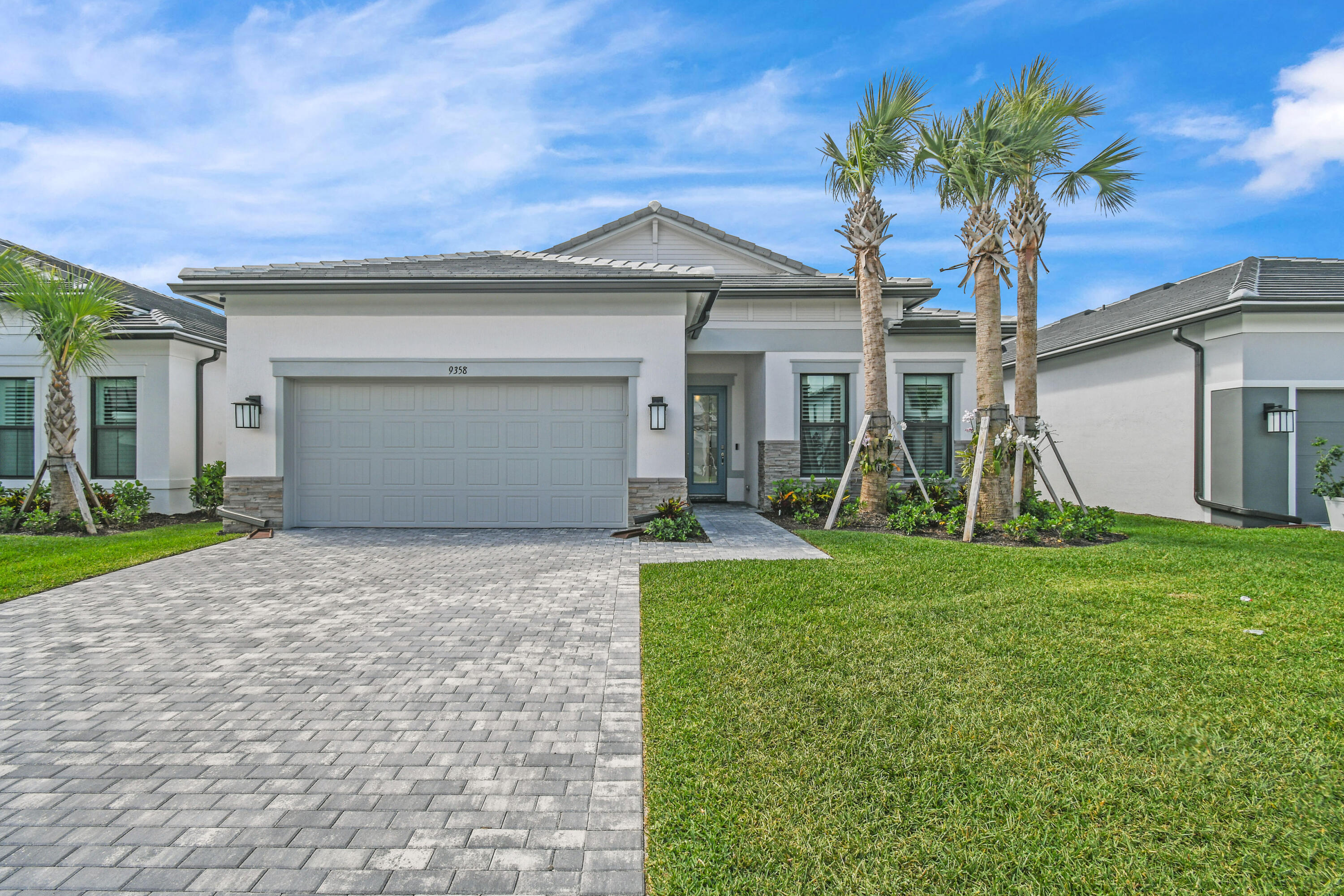 9358 Cape Honey Bee Lane Property Photo 3