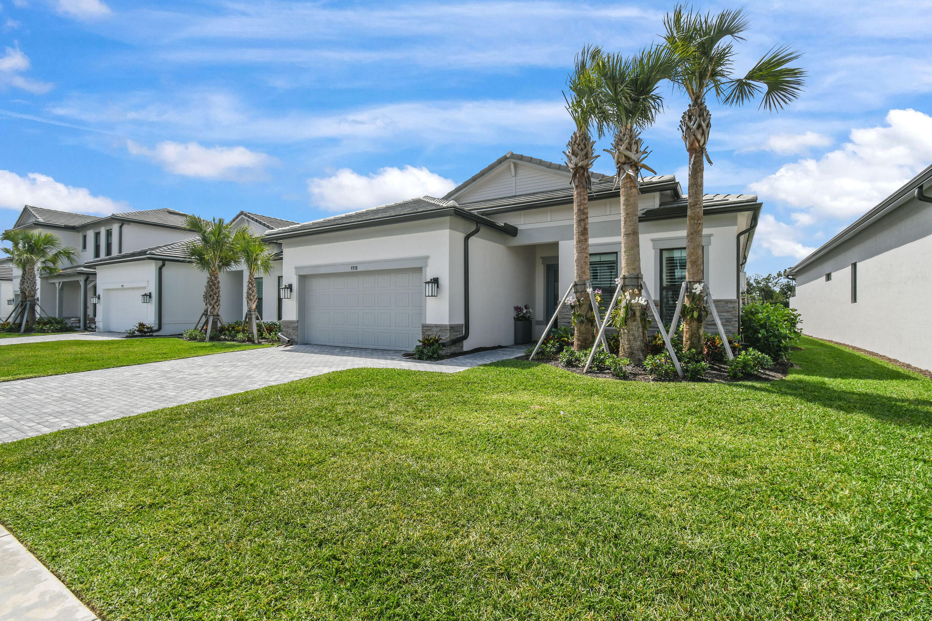 9358 Cape Honey Bee Lane Property Photo 4