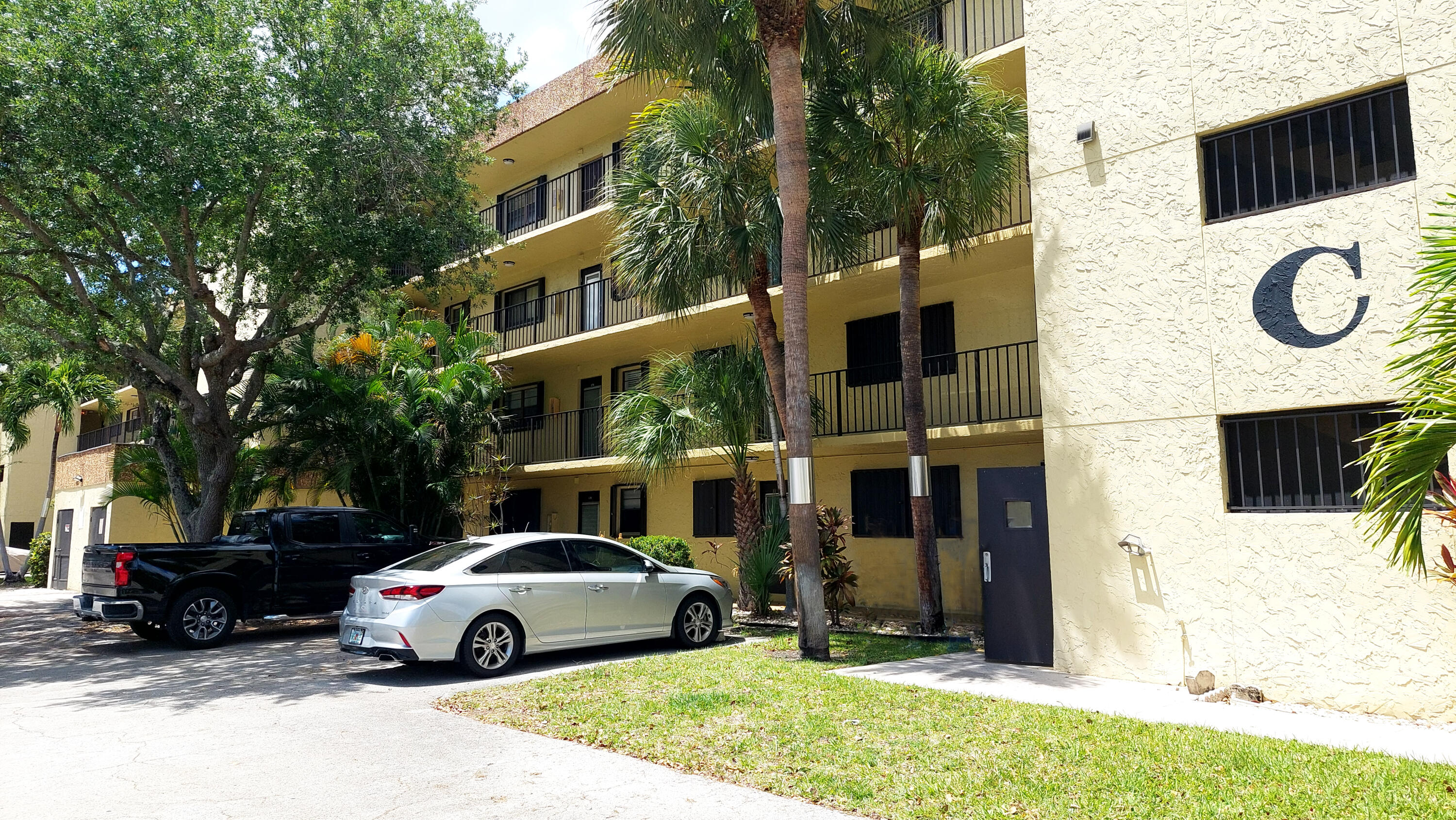 367 S Federal Highway C221 Property Photo 37