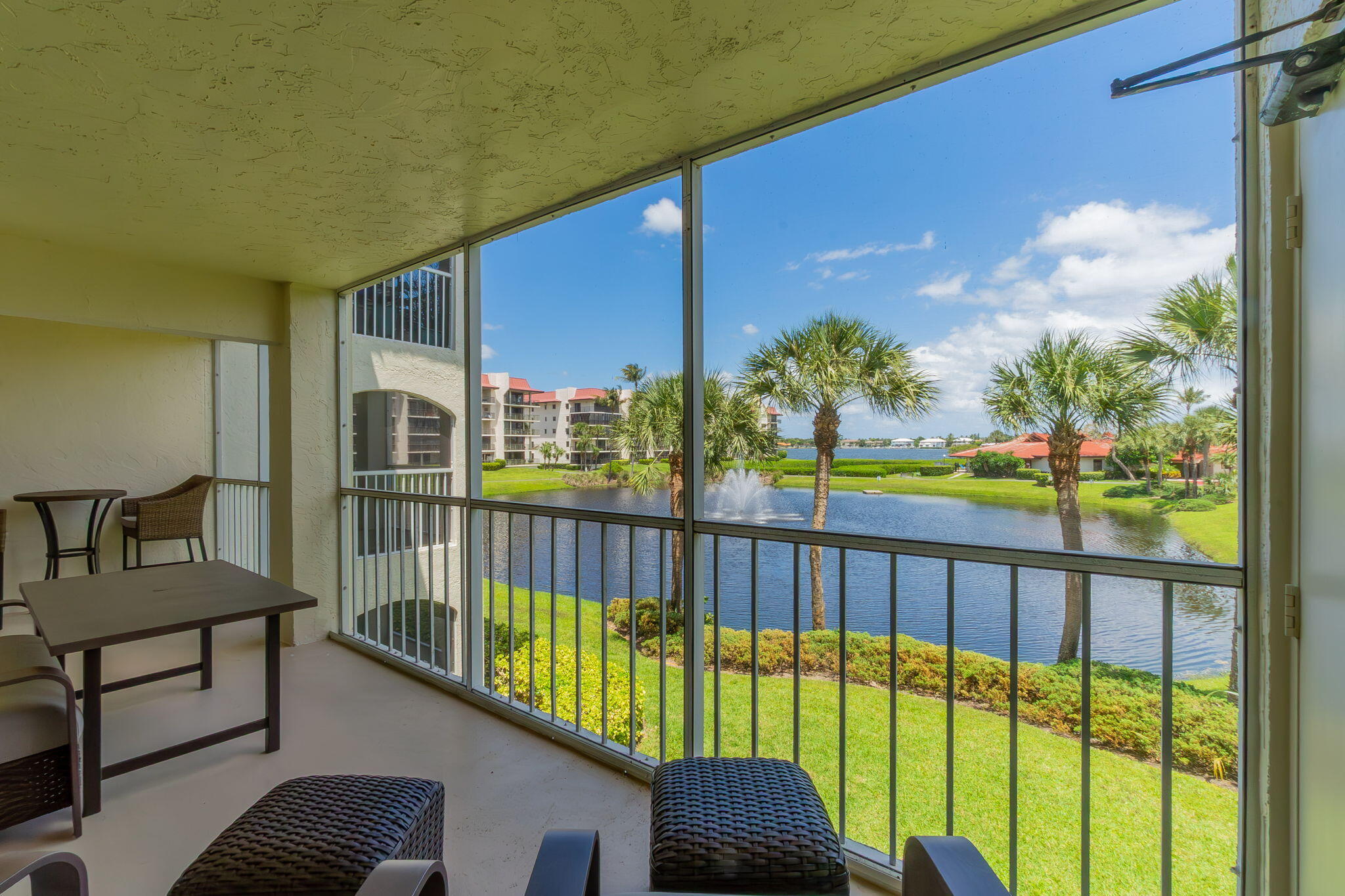 102 Half Moon Circle G2 Property Photo 1