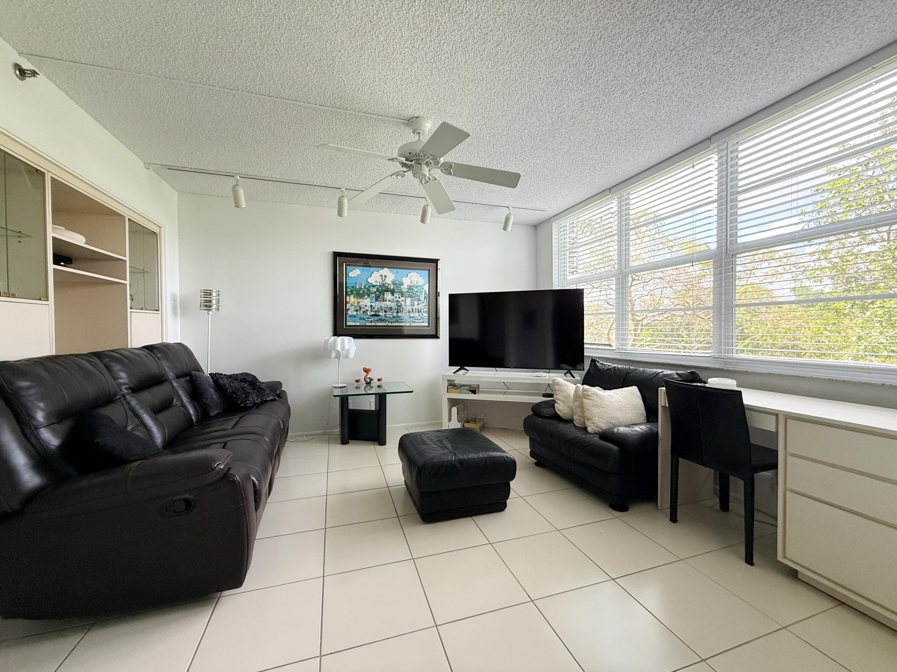 3507 Oaks Way 310 Property Photo 4