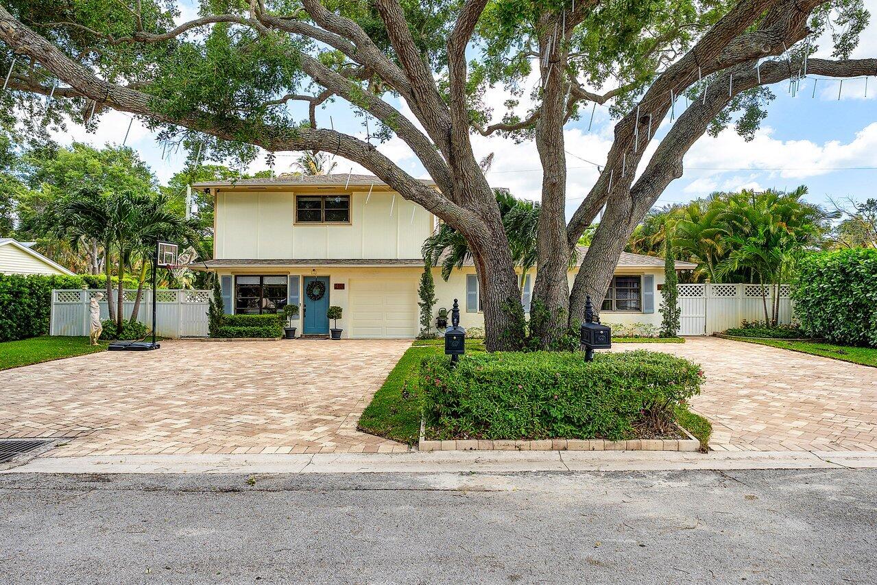 2101 N Palm Circle Property Photo 6