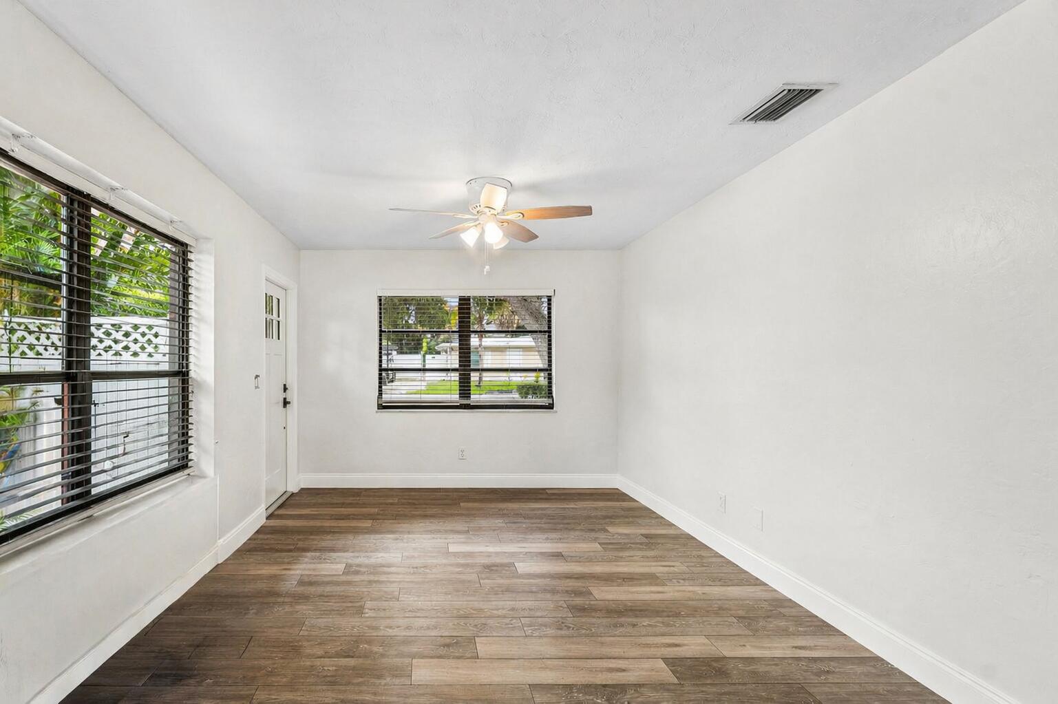 2101 N Palm Circle Property Photo 34