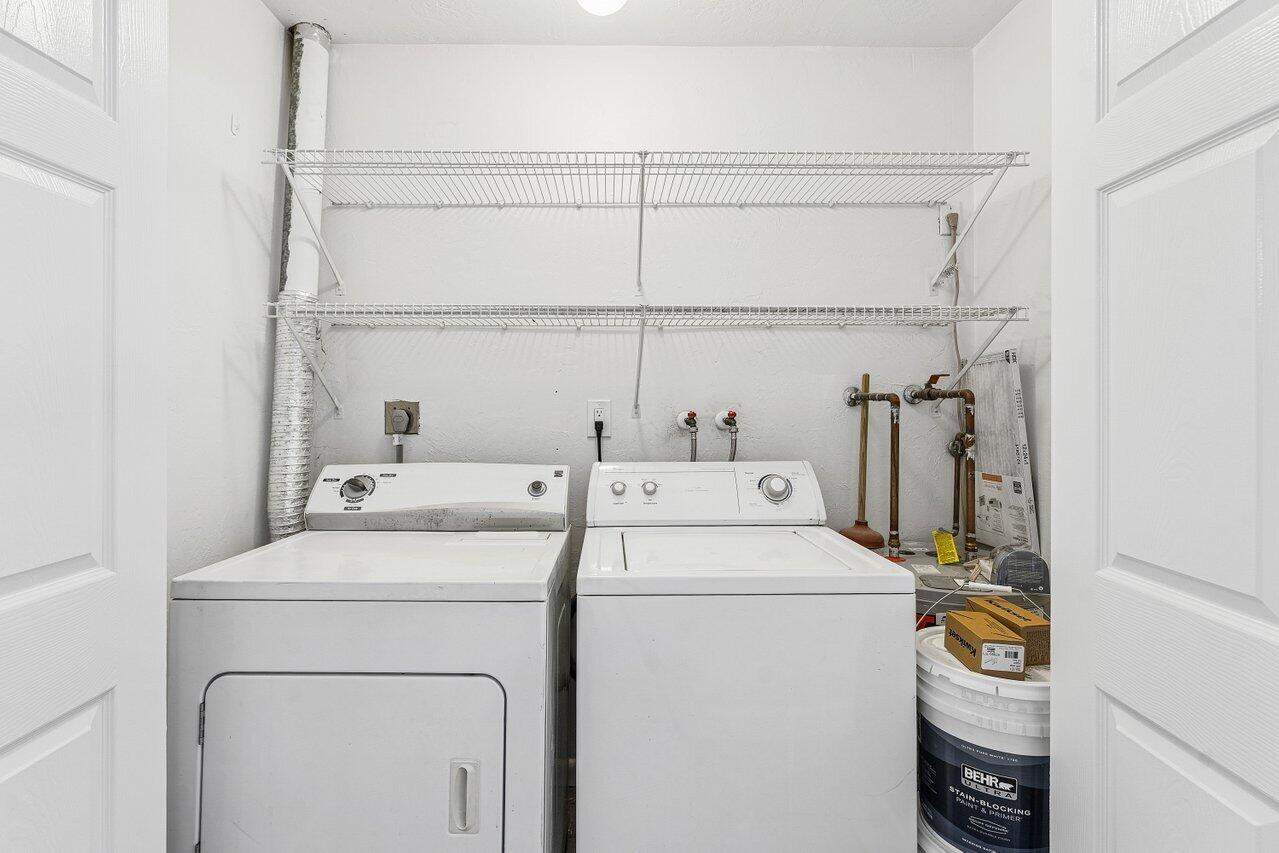 2101 N Palm Circle Property Photo 45