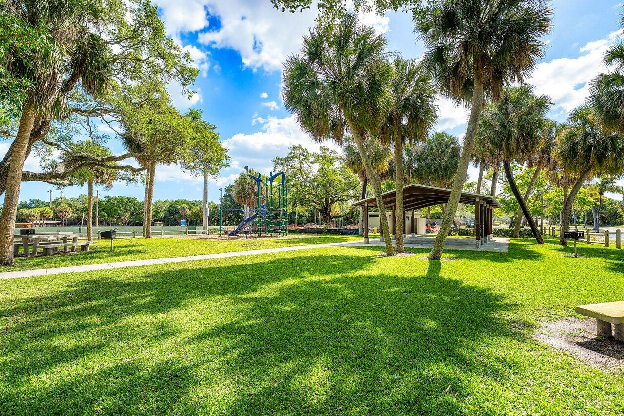 2101 N Palm Circle Property Photo 74