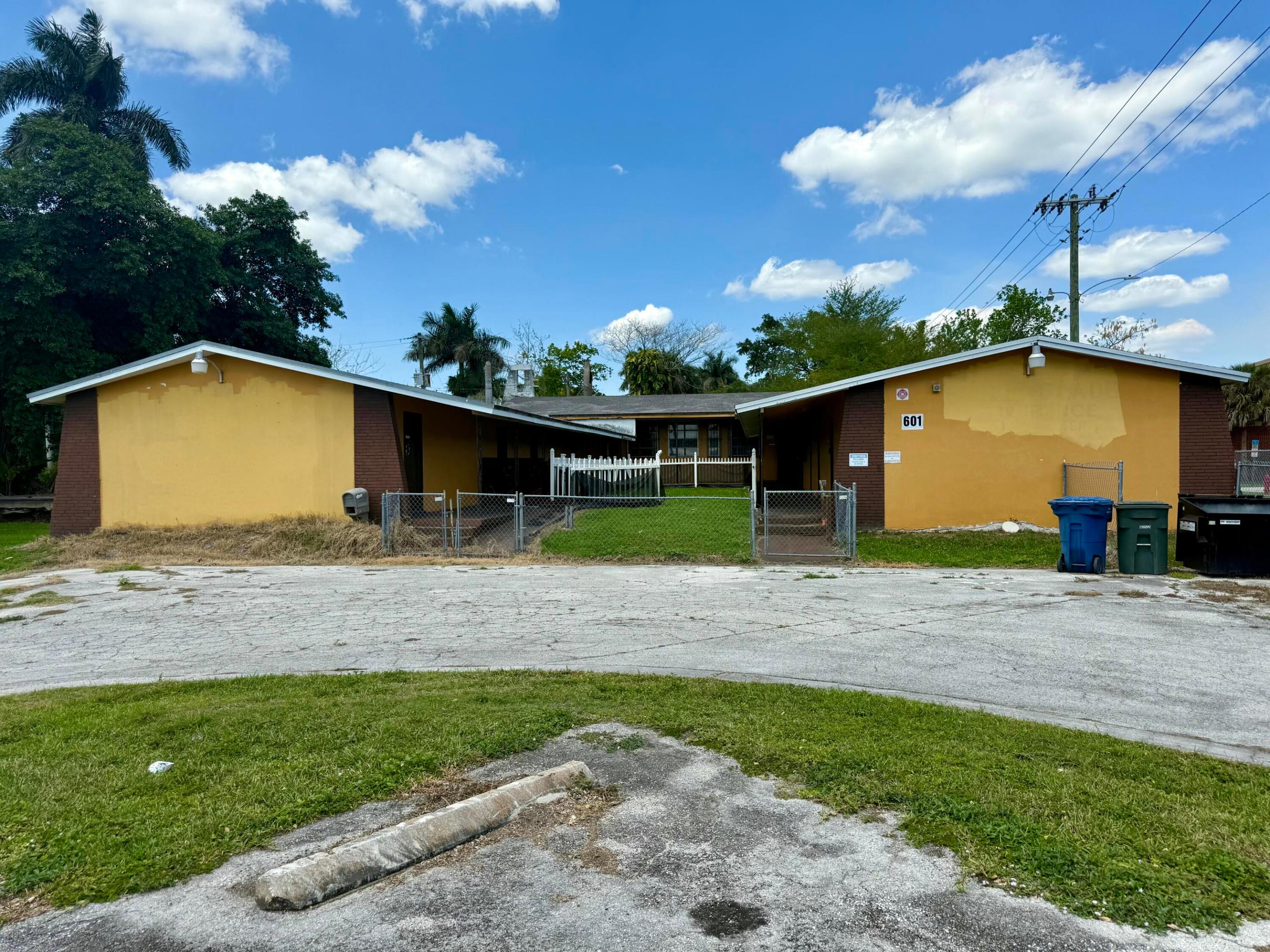 601 W Canal St Street N Property Photo 1