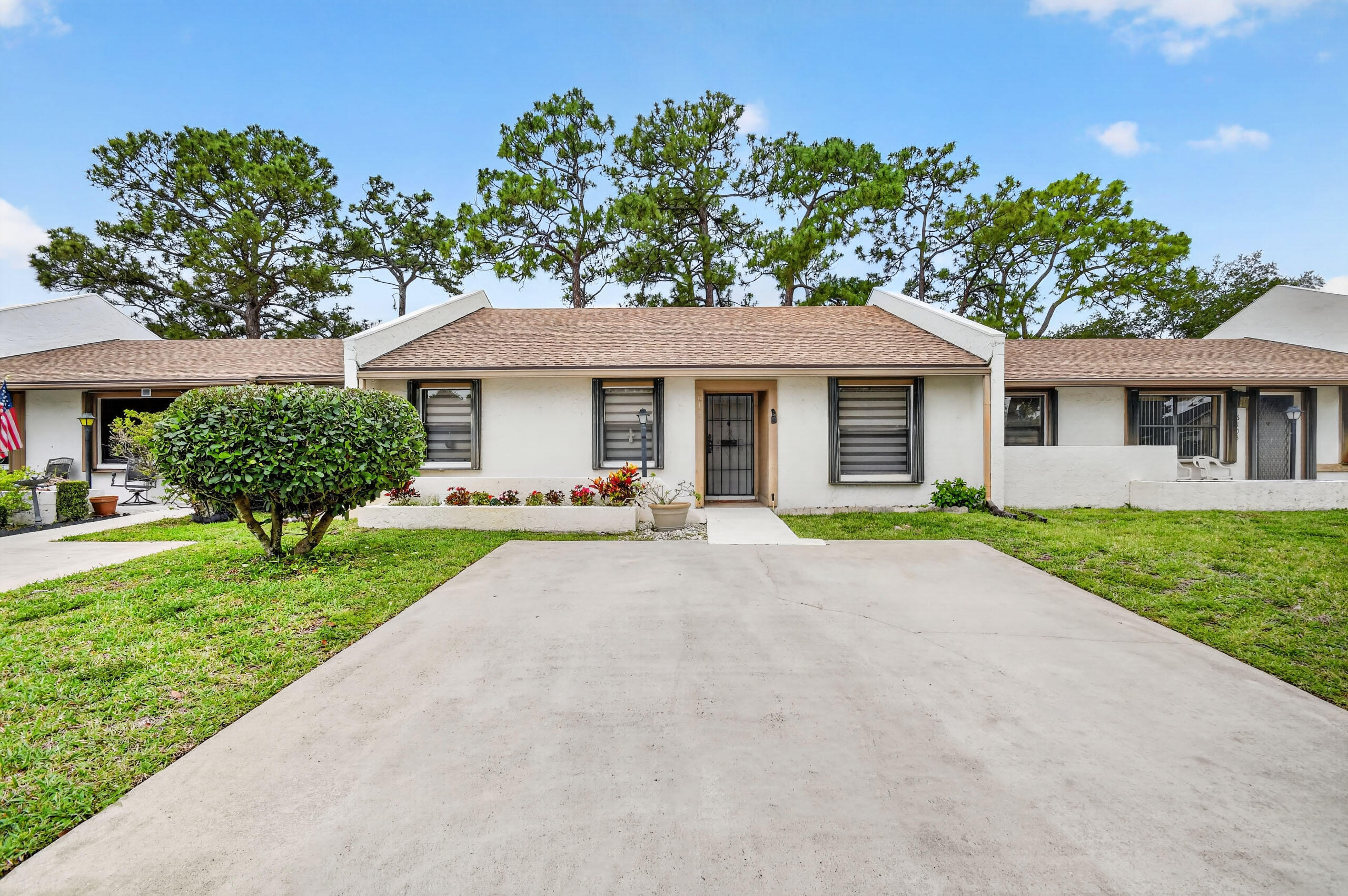 6105 Fairfield Circle Property Photo 1