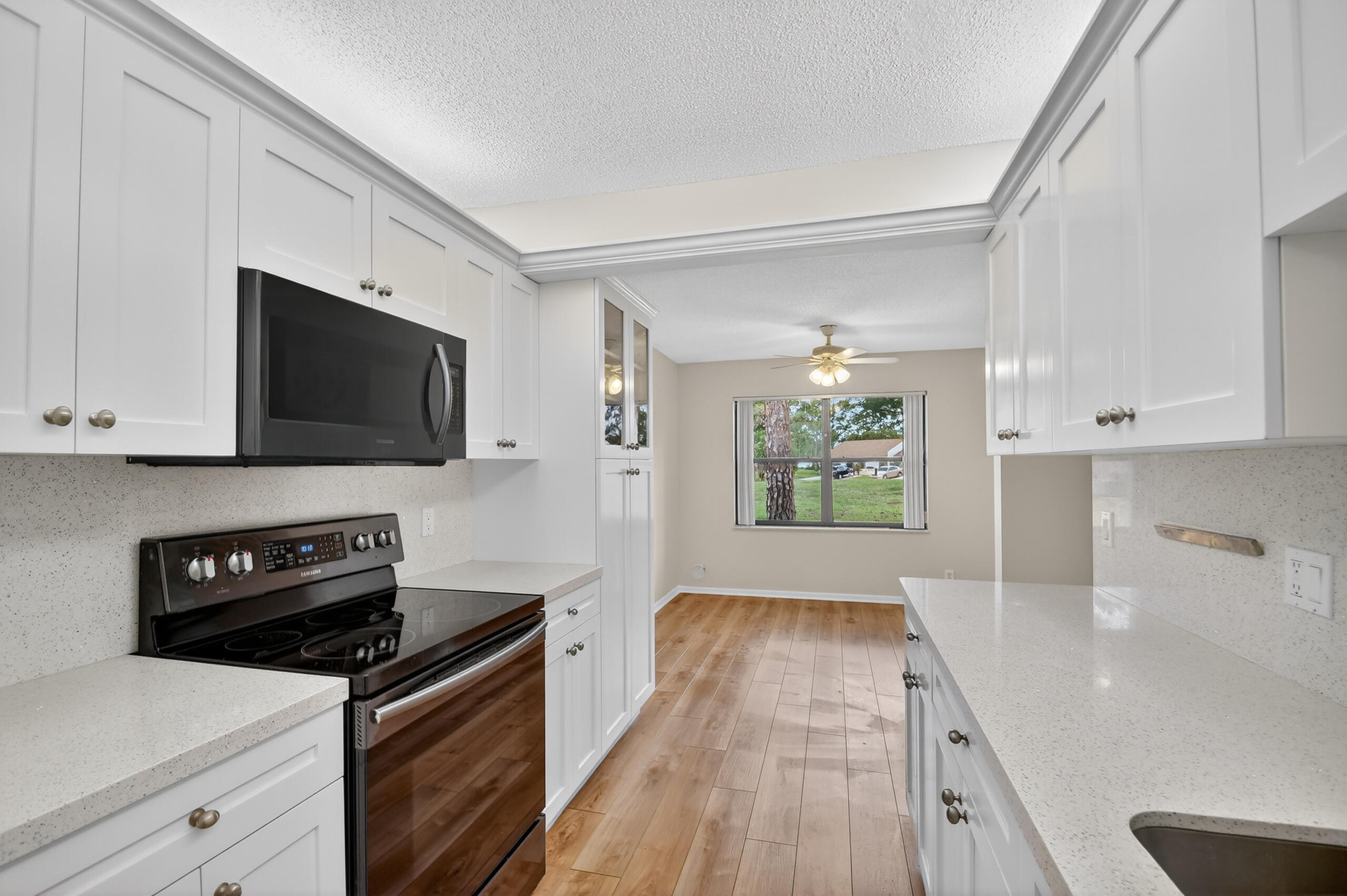 6105 Fairfield Circle Property Photo 2