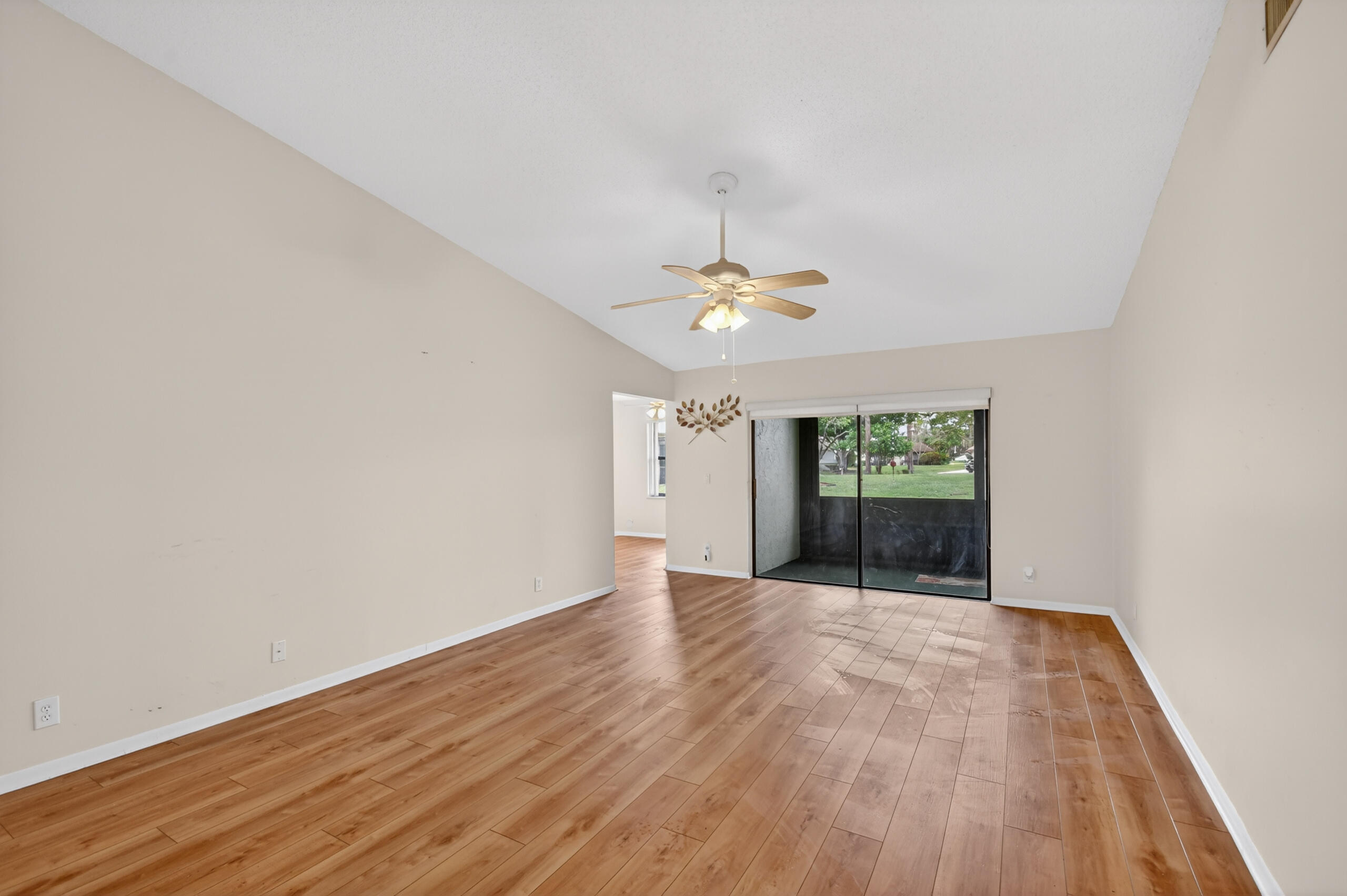 6105 Fairfield Circle Property Photo 10