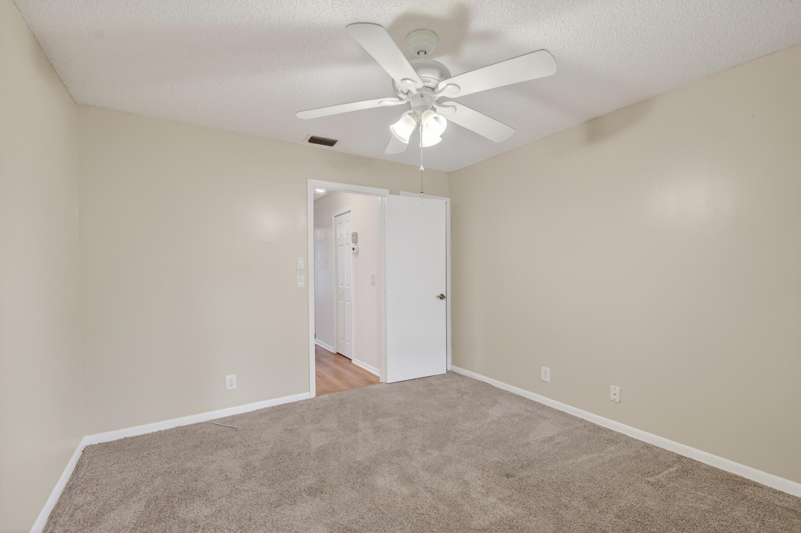 6105 Fairfield Circle Property Photo 28