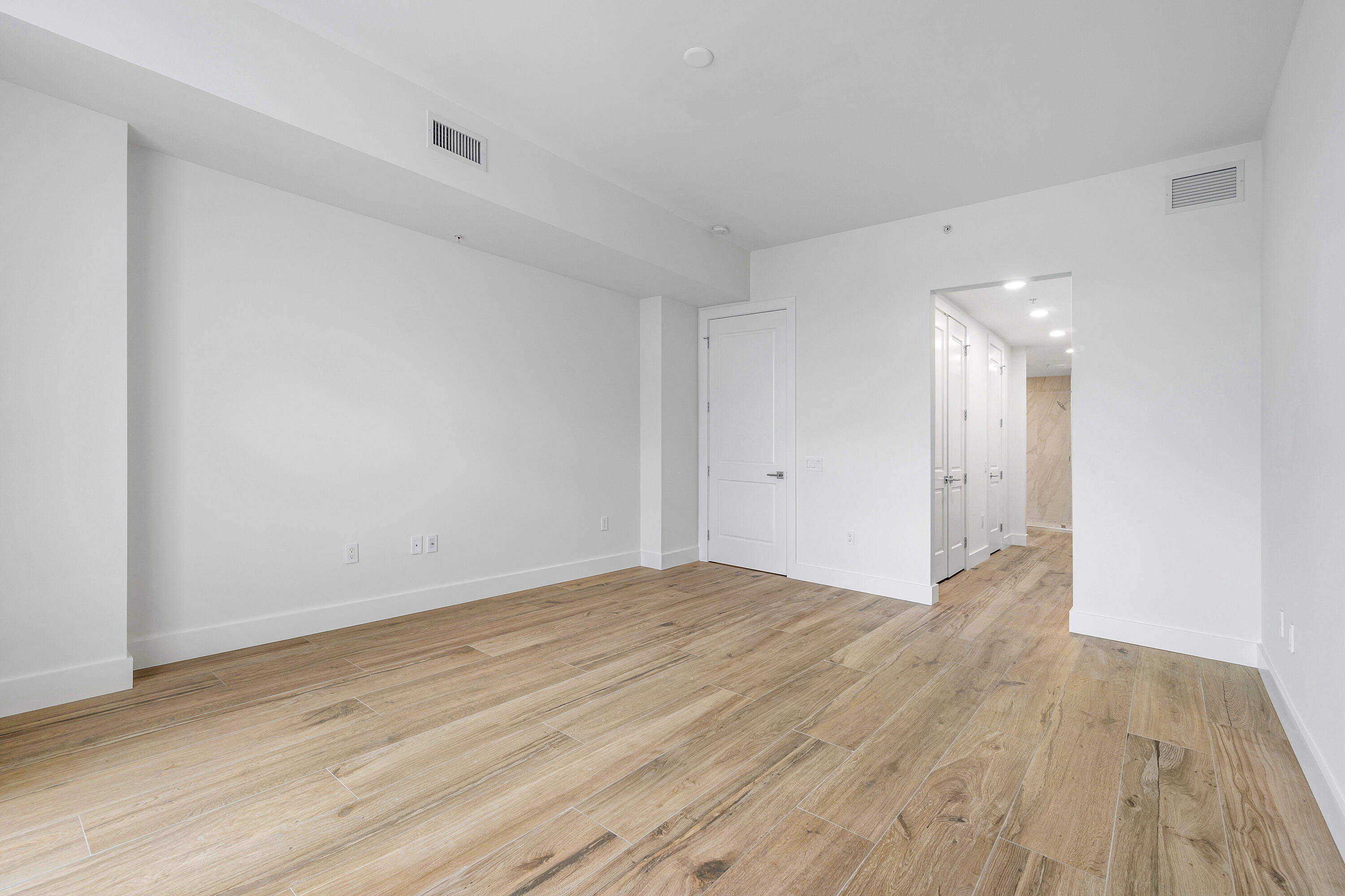 180 Lake Drive 2103 Property Photo 25