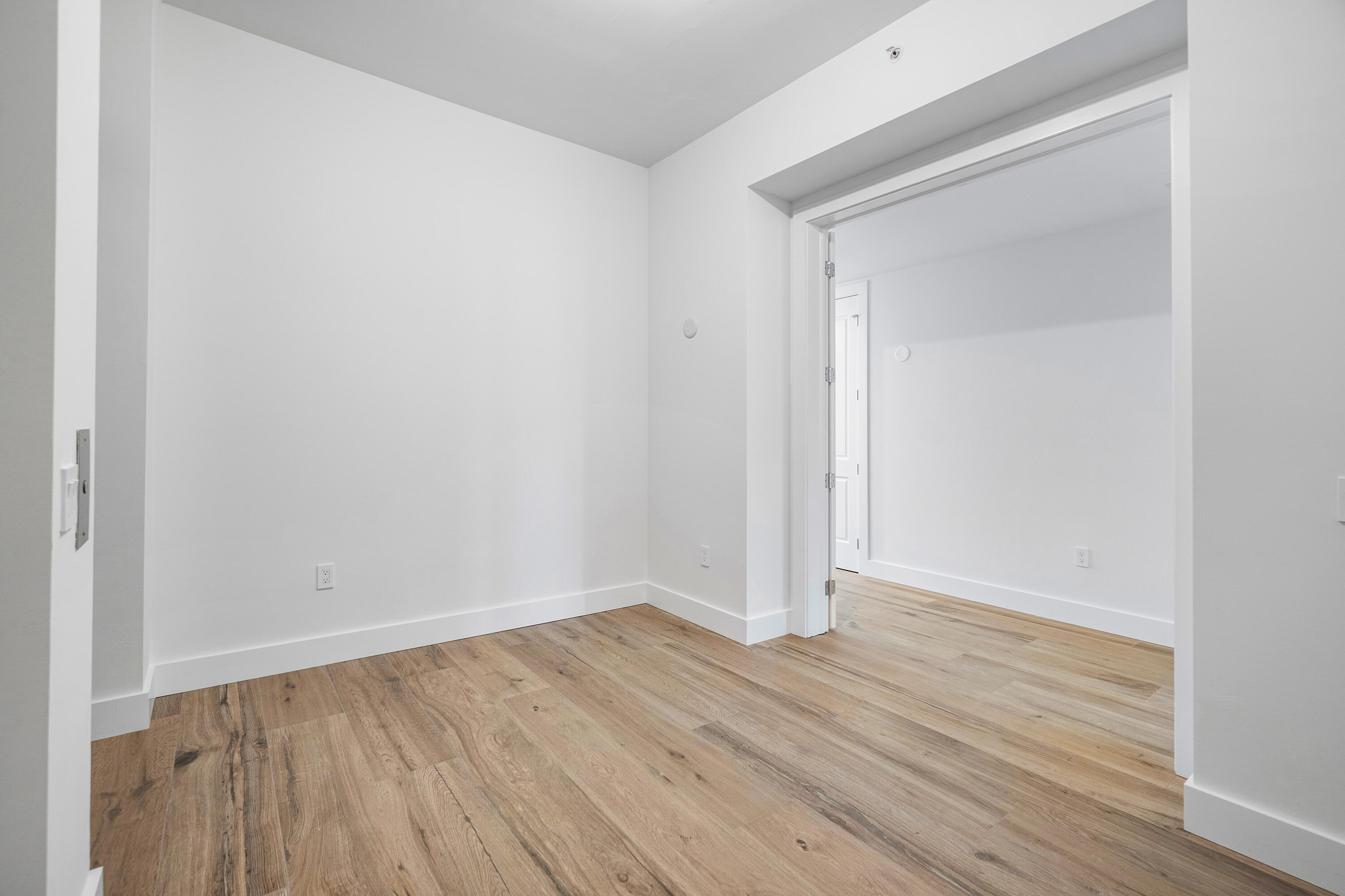 180 Lake Drive 2103 Property Photo 29