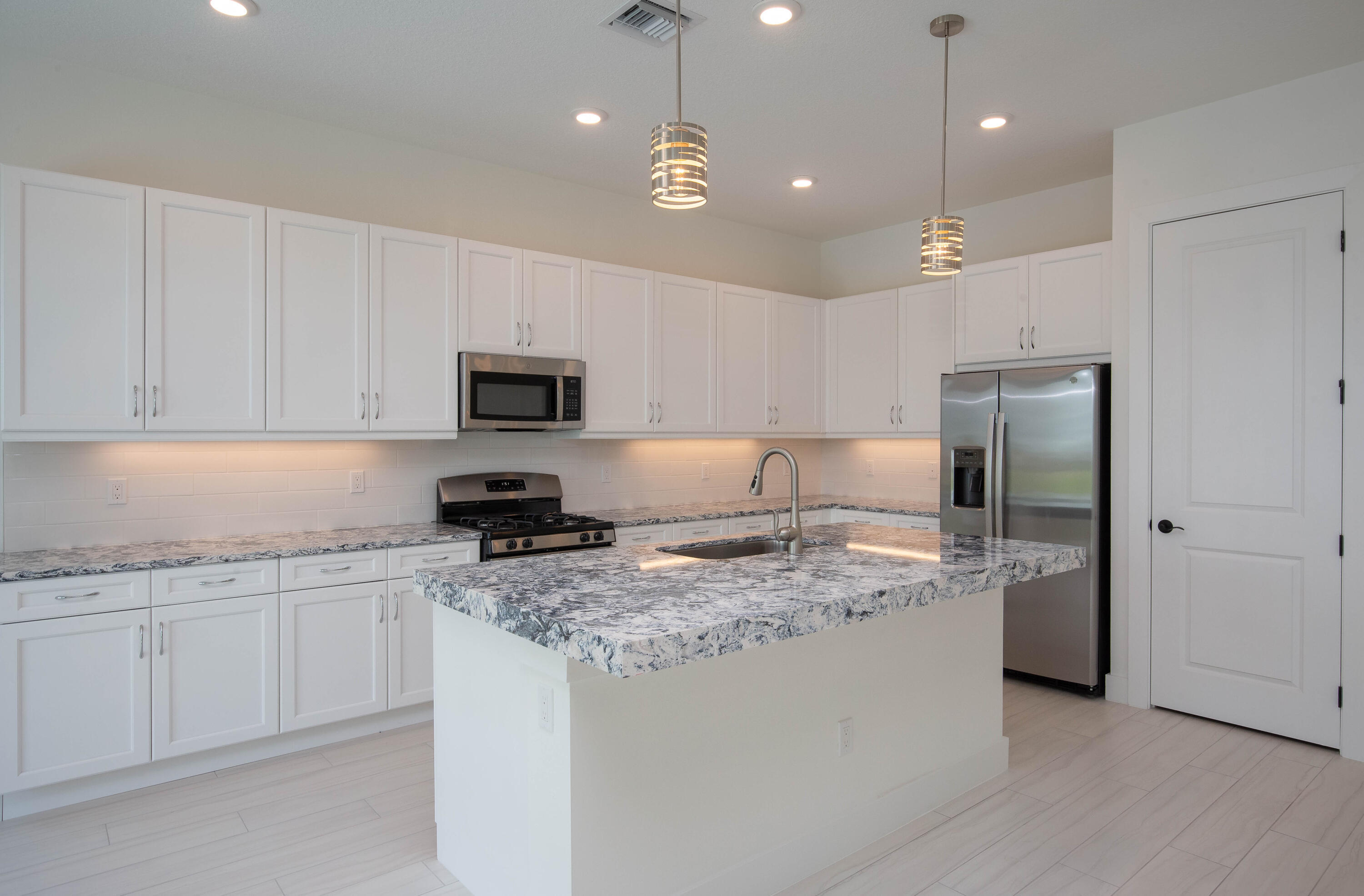 5576 Captiva Lane Property Photo 6