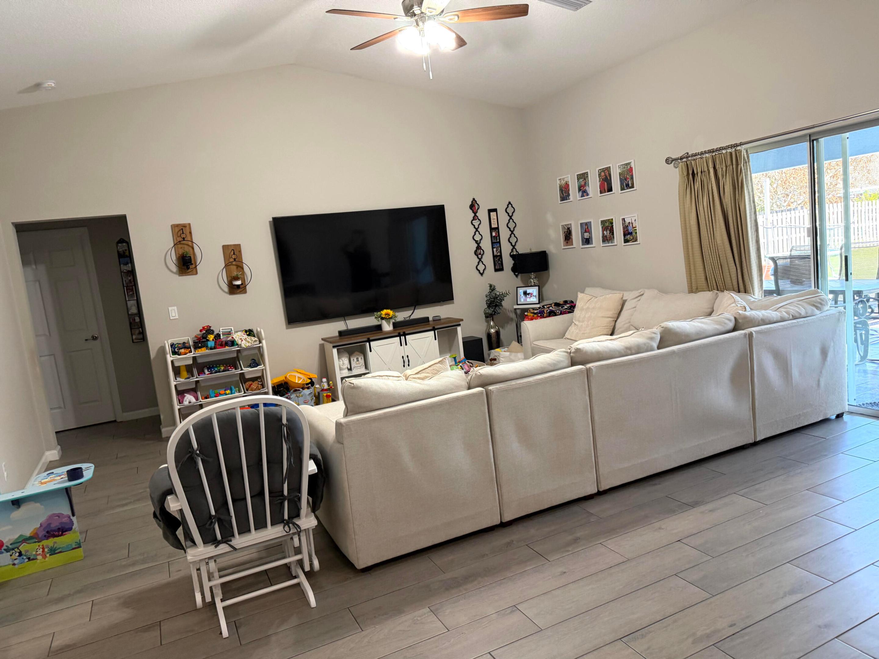 5425 Nw Edgewater Avenue Property Photo 6