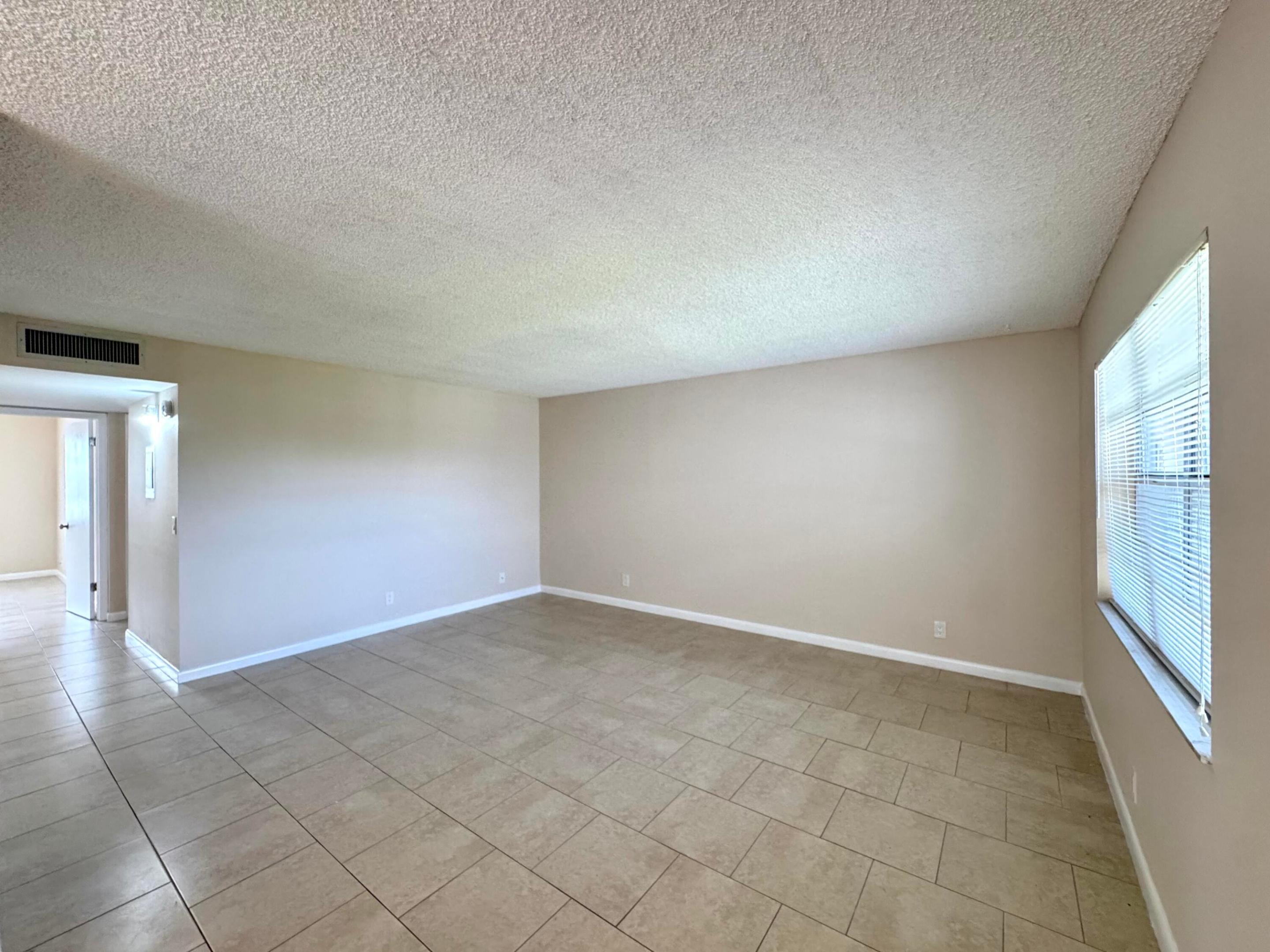 900 Normandy Lane S Property Photo 9