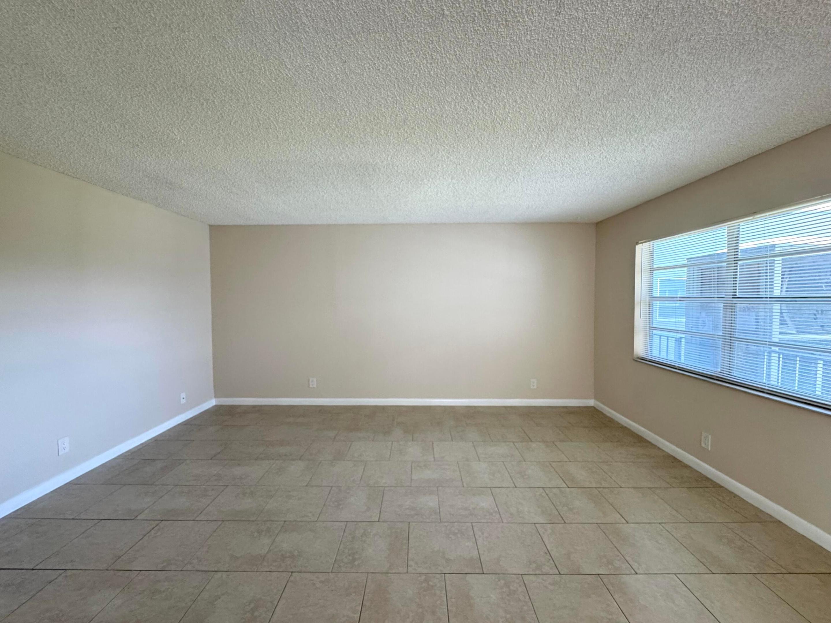 900 Normandy Lane S Property Photo 12