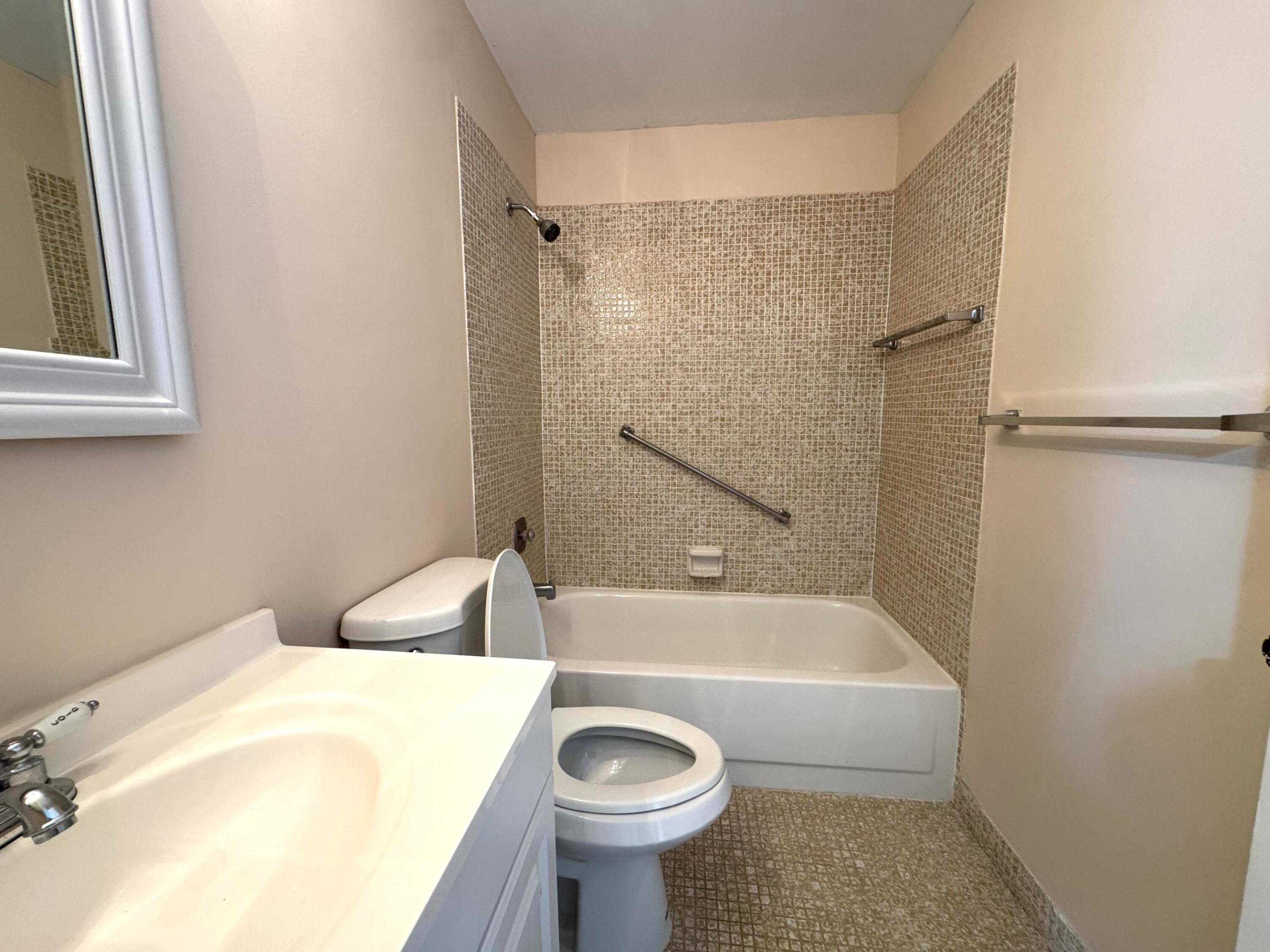 900 Normandy Lane S Property Photo 14