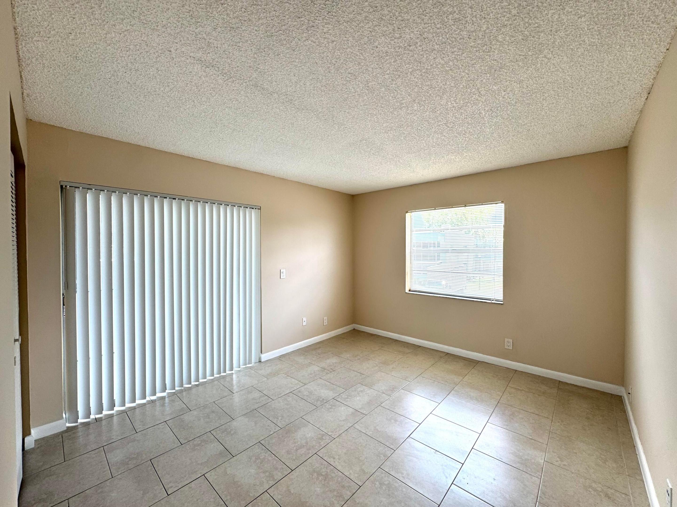 900 Normandy Lane S Property Photo 17