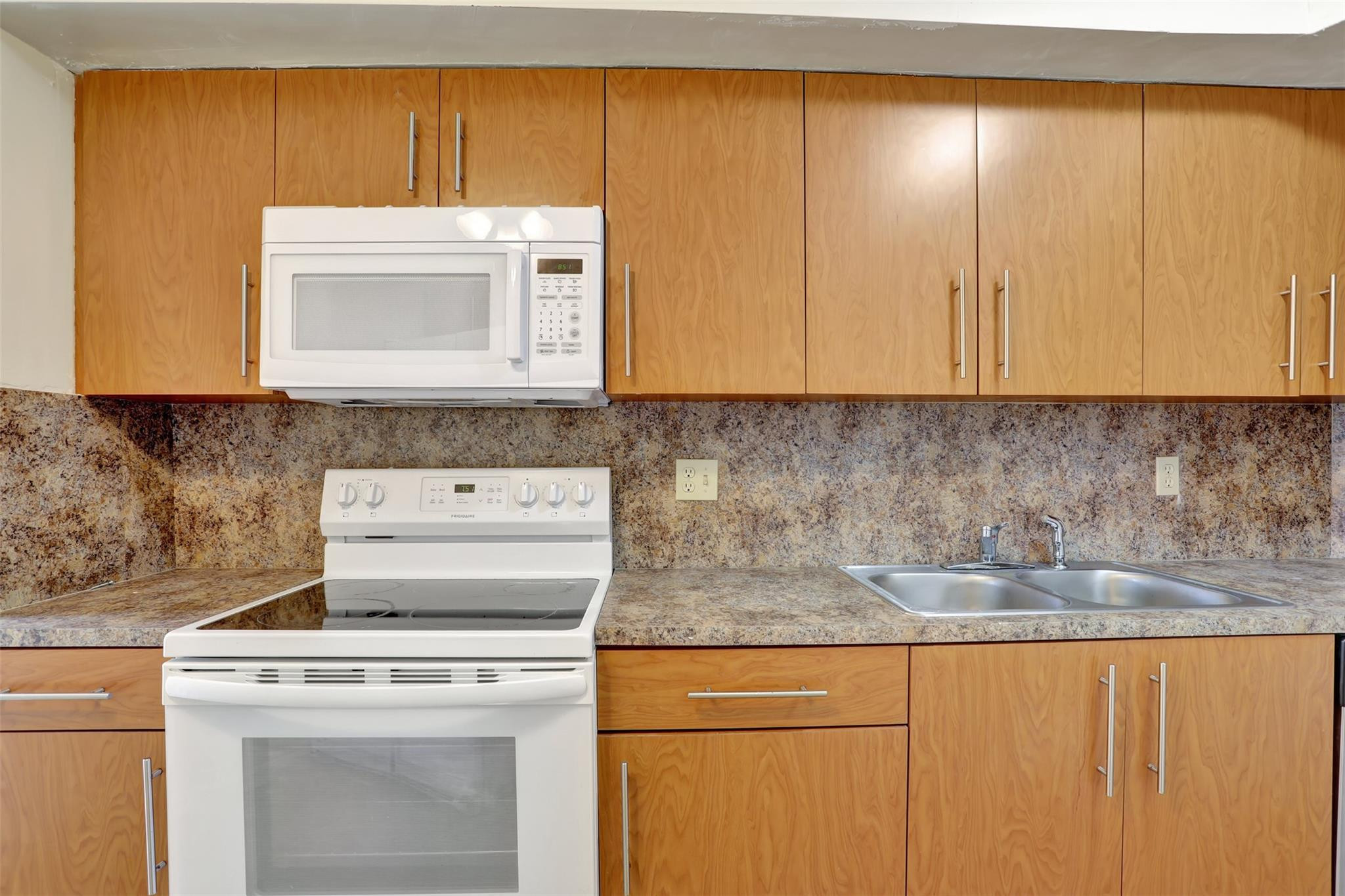 6921 Environ Boulevard 6o Property Photo 8