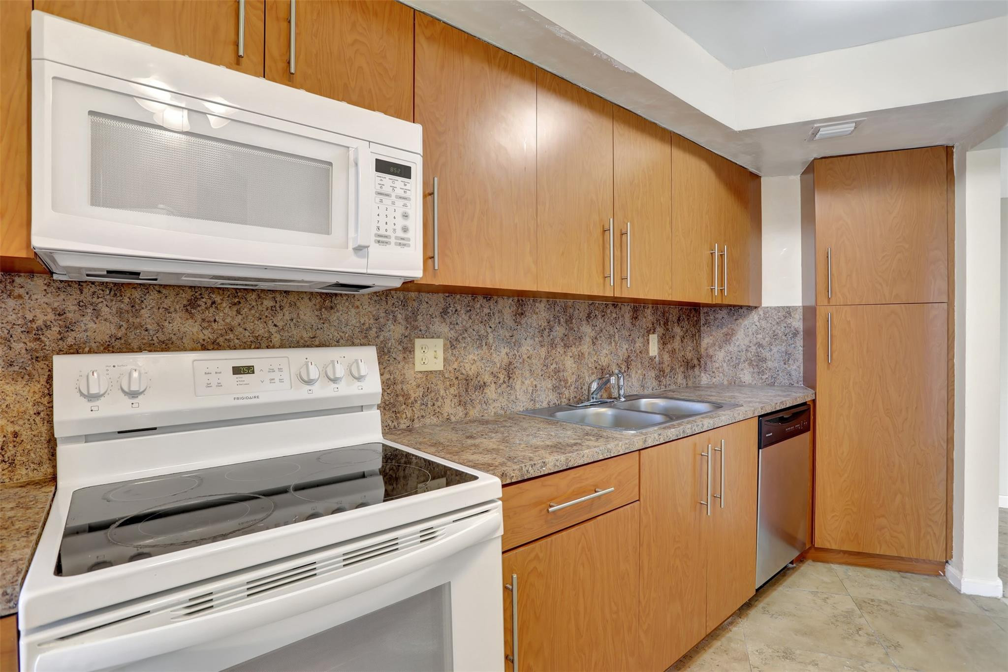 6921 Environ Boulevard 6o Property Photo 10