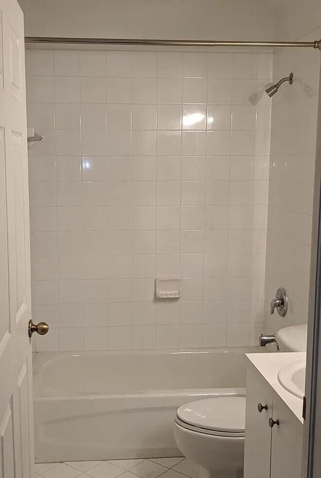 1655 Ne 33rd Road 103-4 Property Photo 4