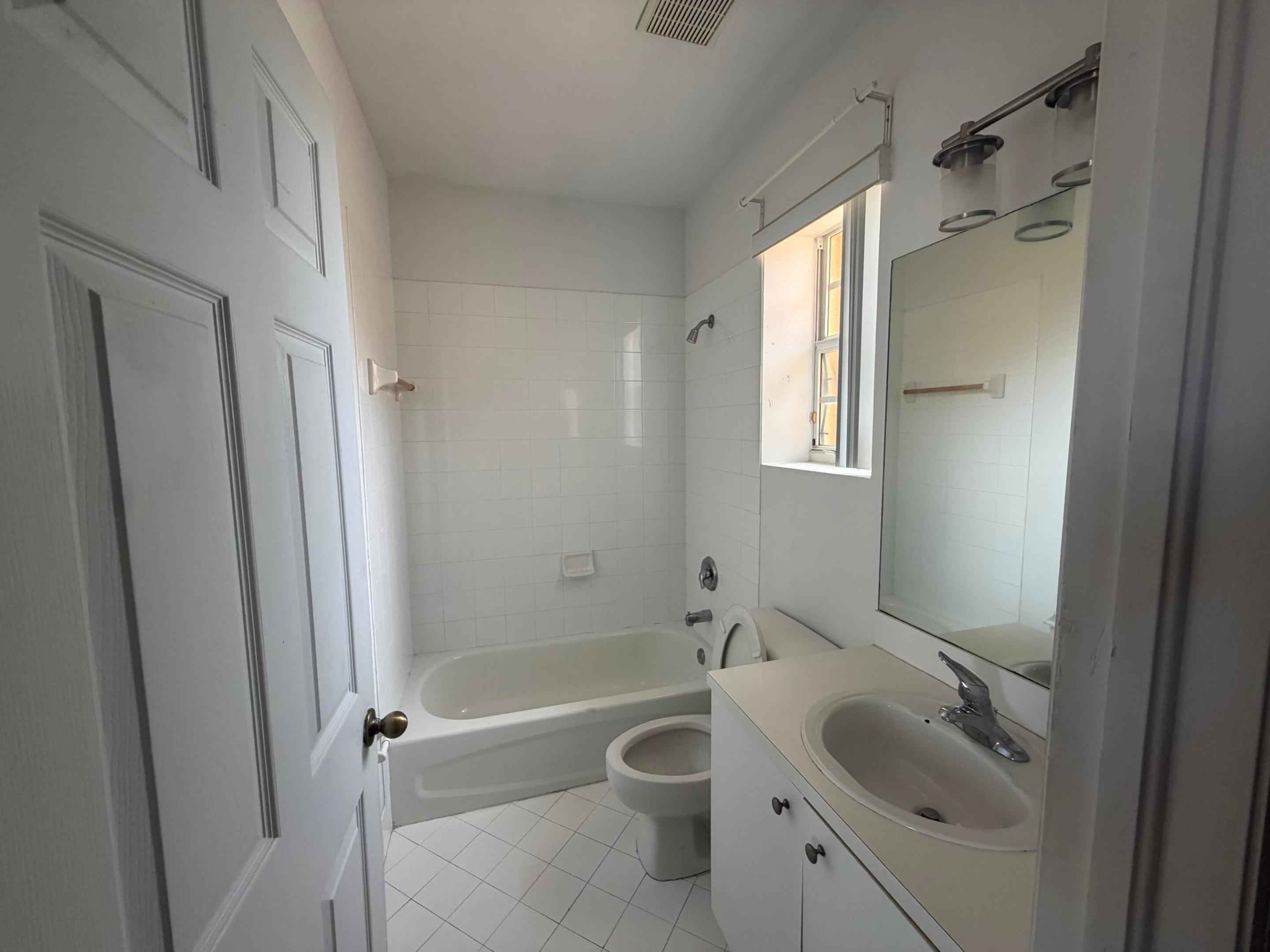 1655 Ne 33rd Road 103-4 Property Photo 15