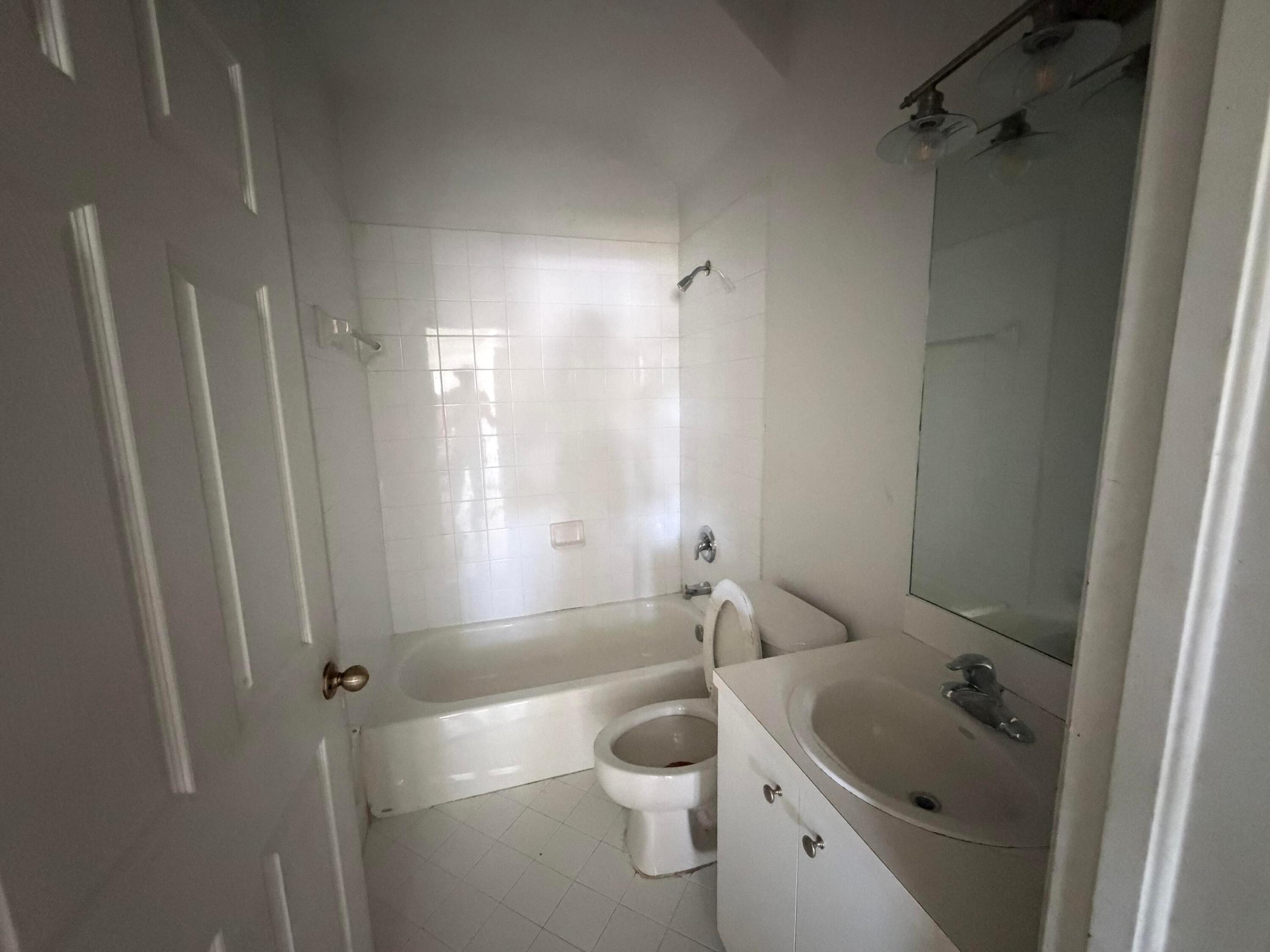 1655 Ne 33rd Road 103-4 Property Photo 16