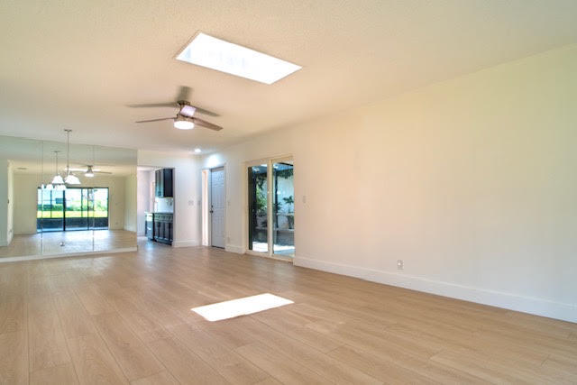 5430 Mirror Lakes Boulevard Property Photo 7