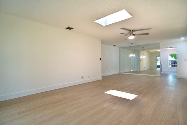 5430 Mirror Lakes Boulevard Property Photo 10
