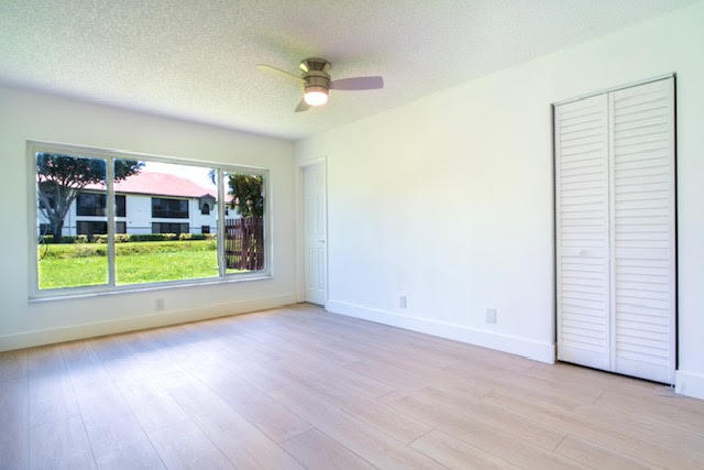 5430 Mirror Lakes Boulevard Property Photo 15