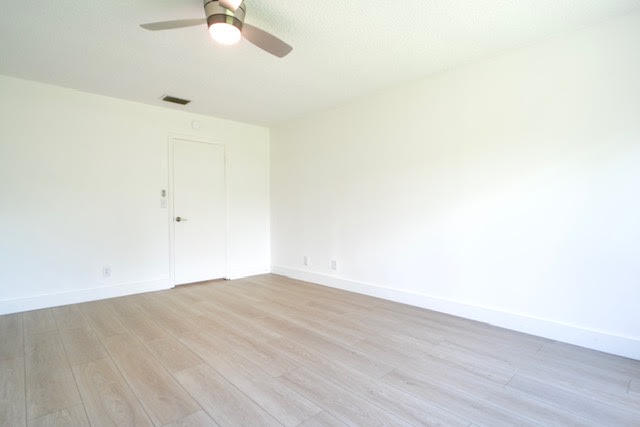 5430 Mirror Lakes Boulevard Property Photo 16