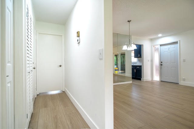 5430 Mirror Lakes Boulevard Property Photo 20